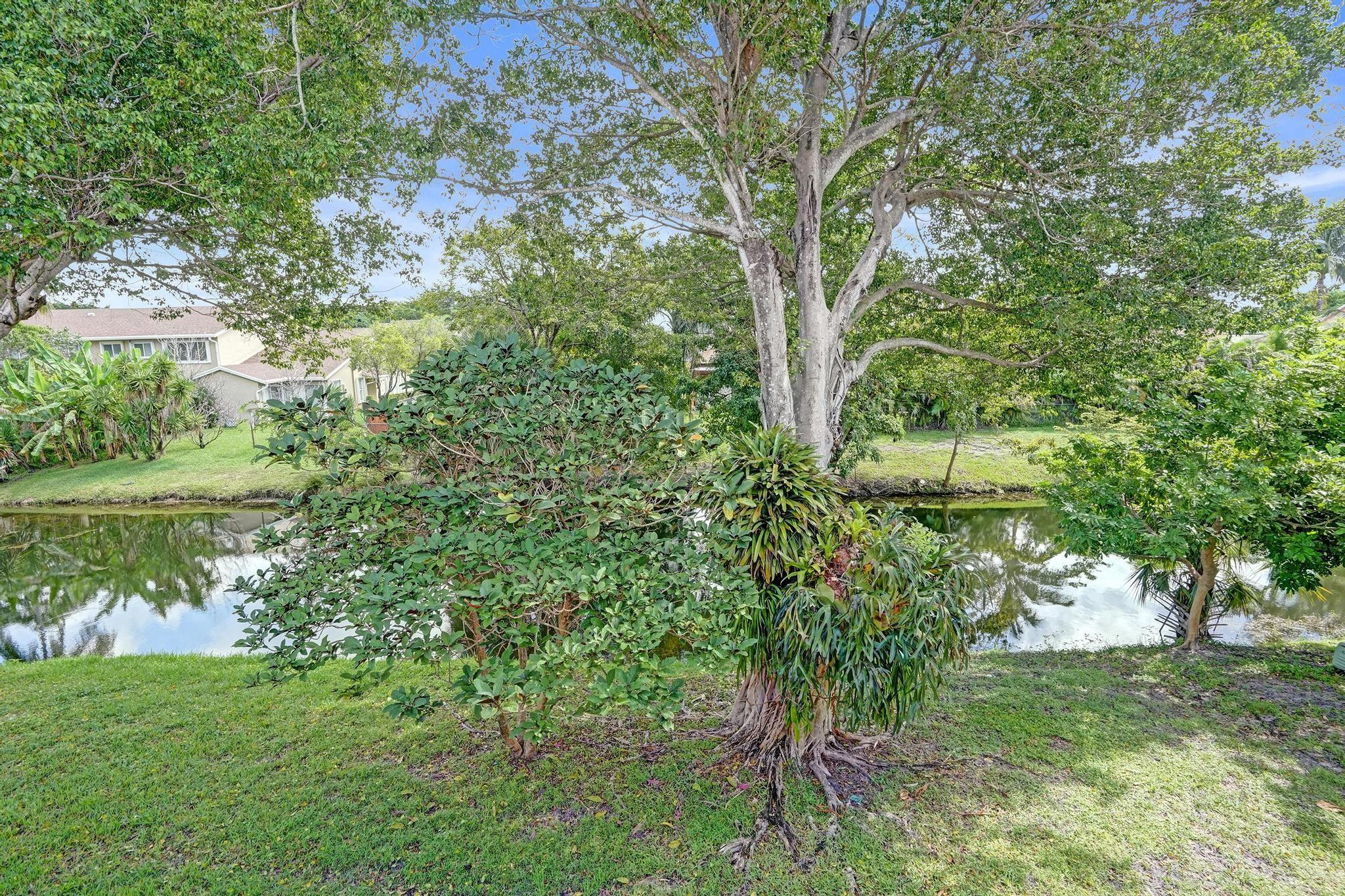 42 Canterbury Ln