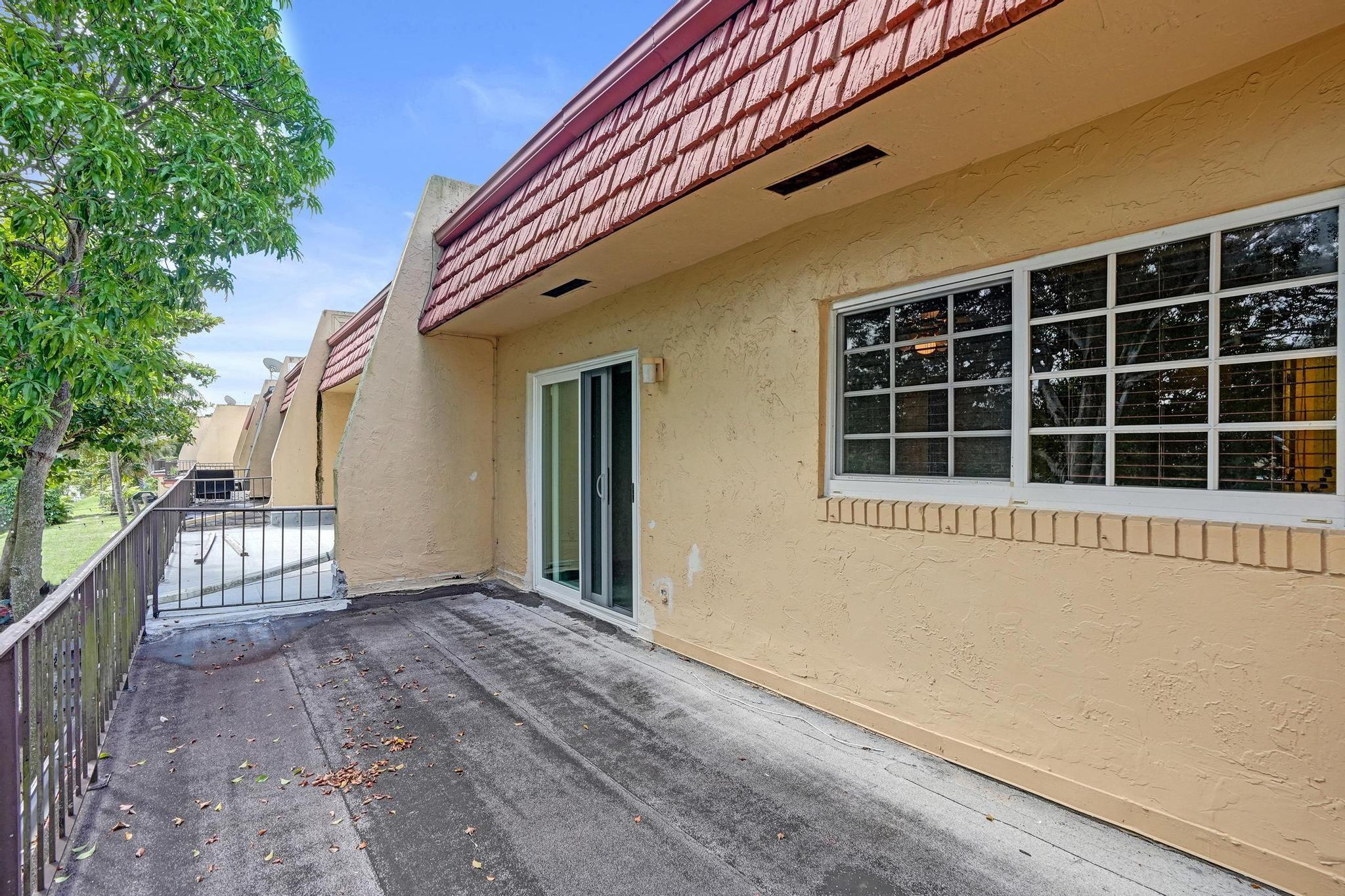 42 Canterbury Ln