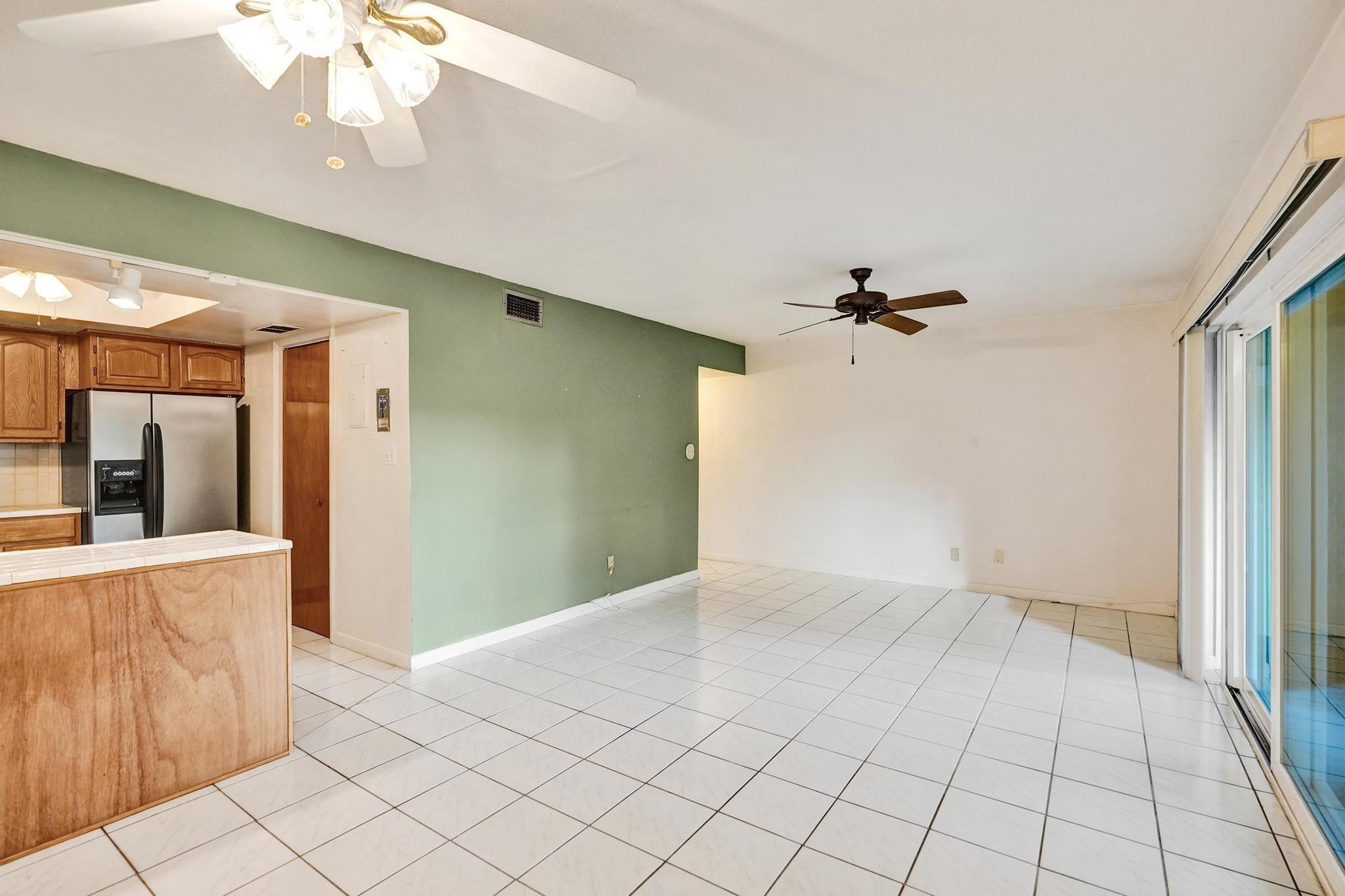 42 Canterbury Ln