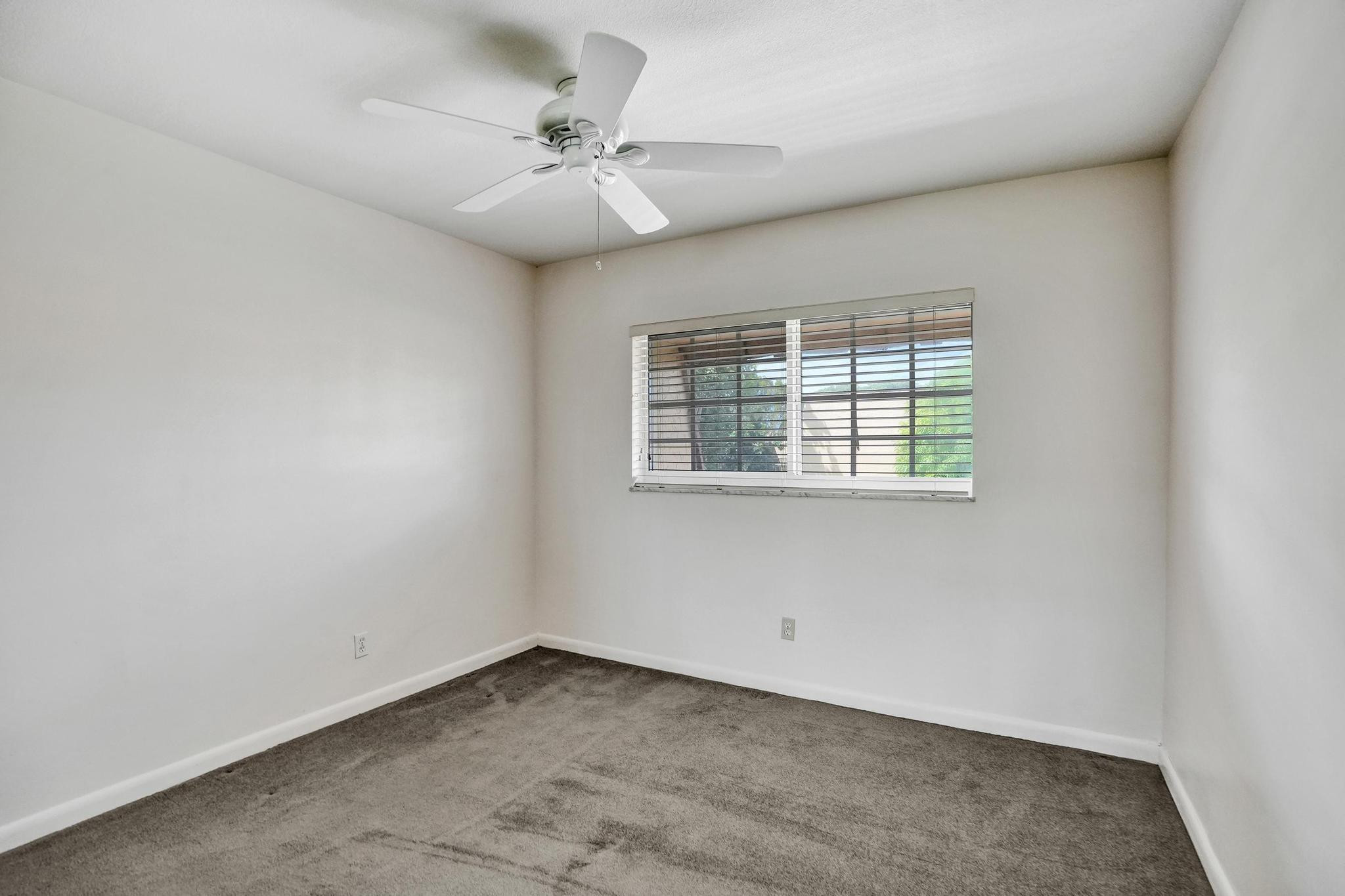 42 Canterbury Ln
