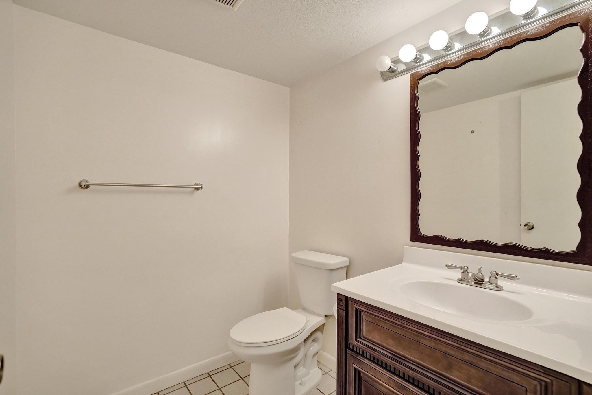 42 Canterbury Ln