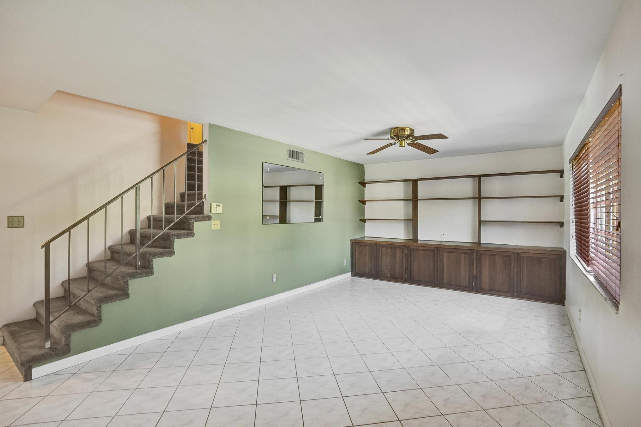42 Canterbury Ln