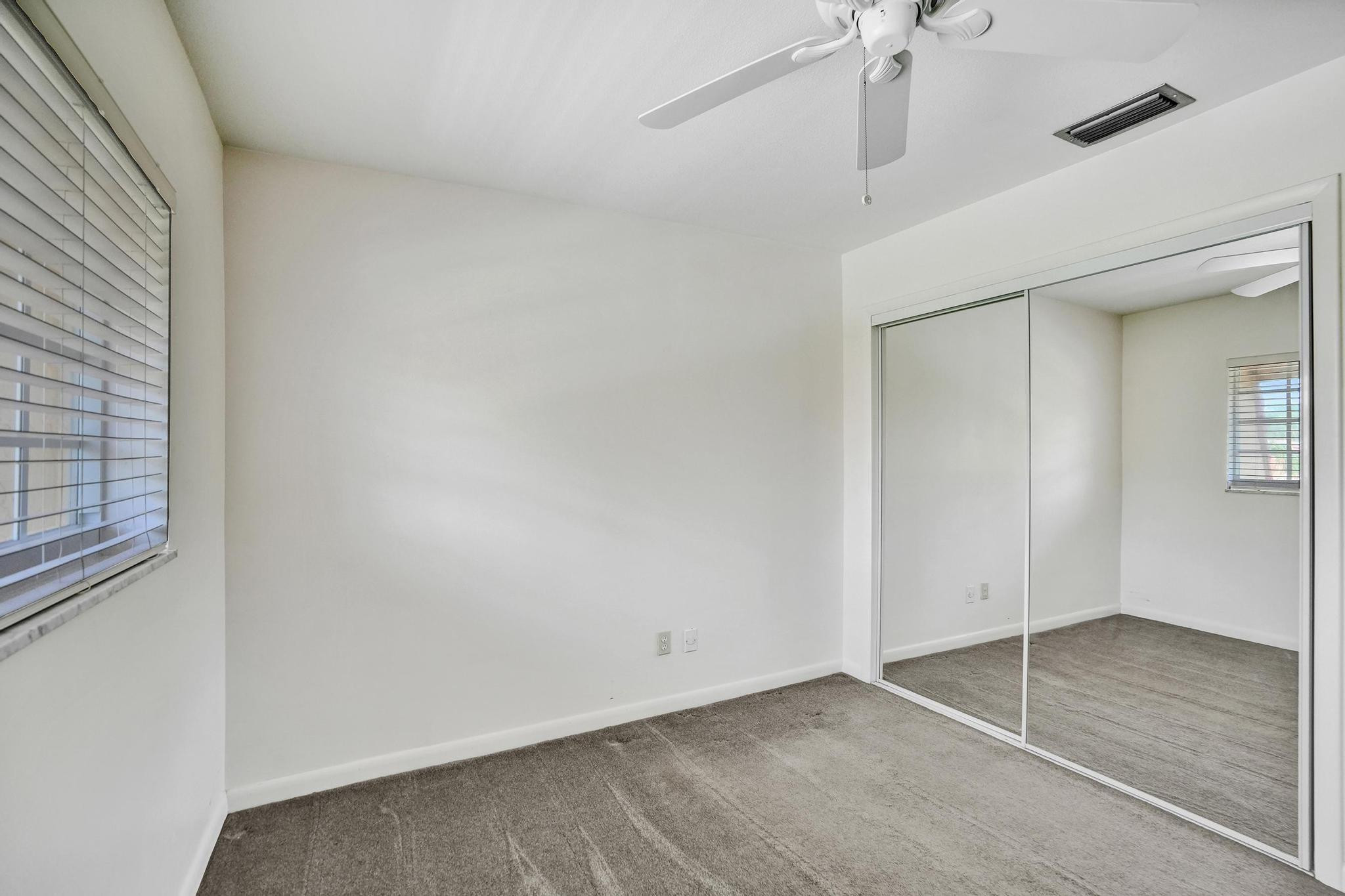 42 Canterbury Ln