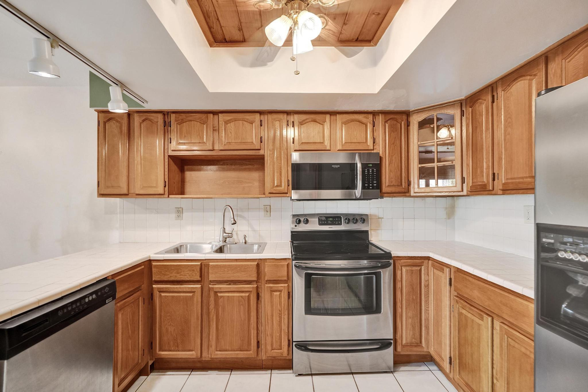 42 Canterbury Ln