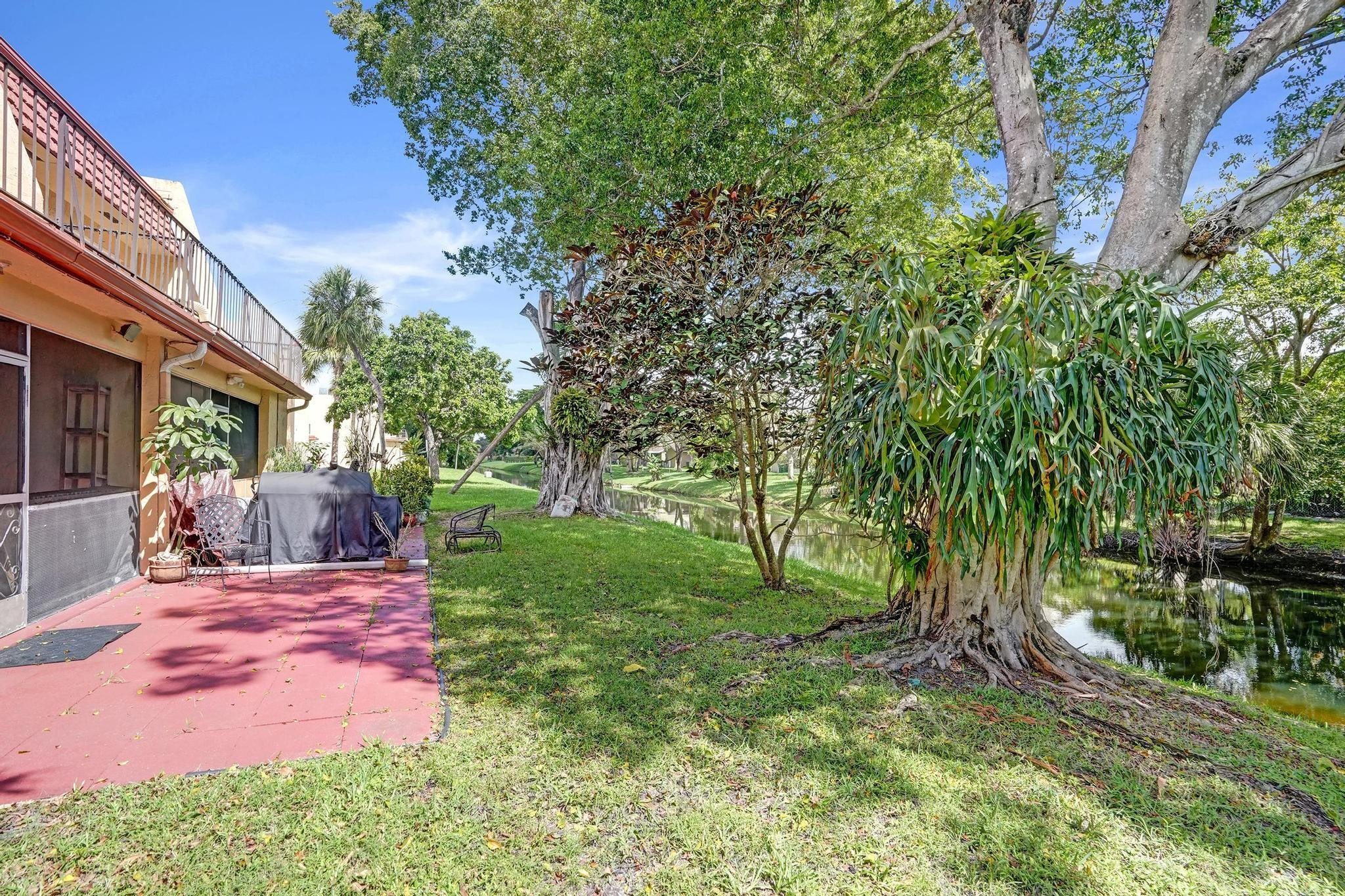 42 Canterbury Ln