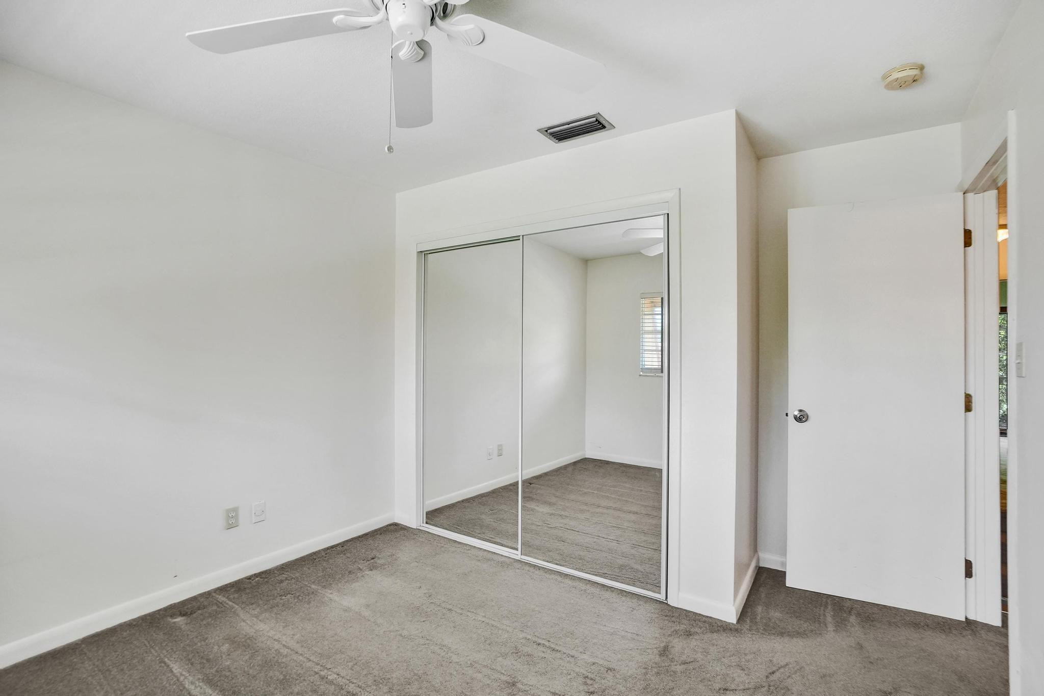 42 Canterbury Ln