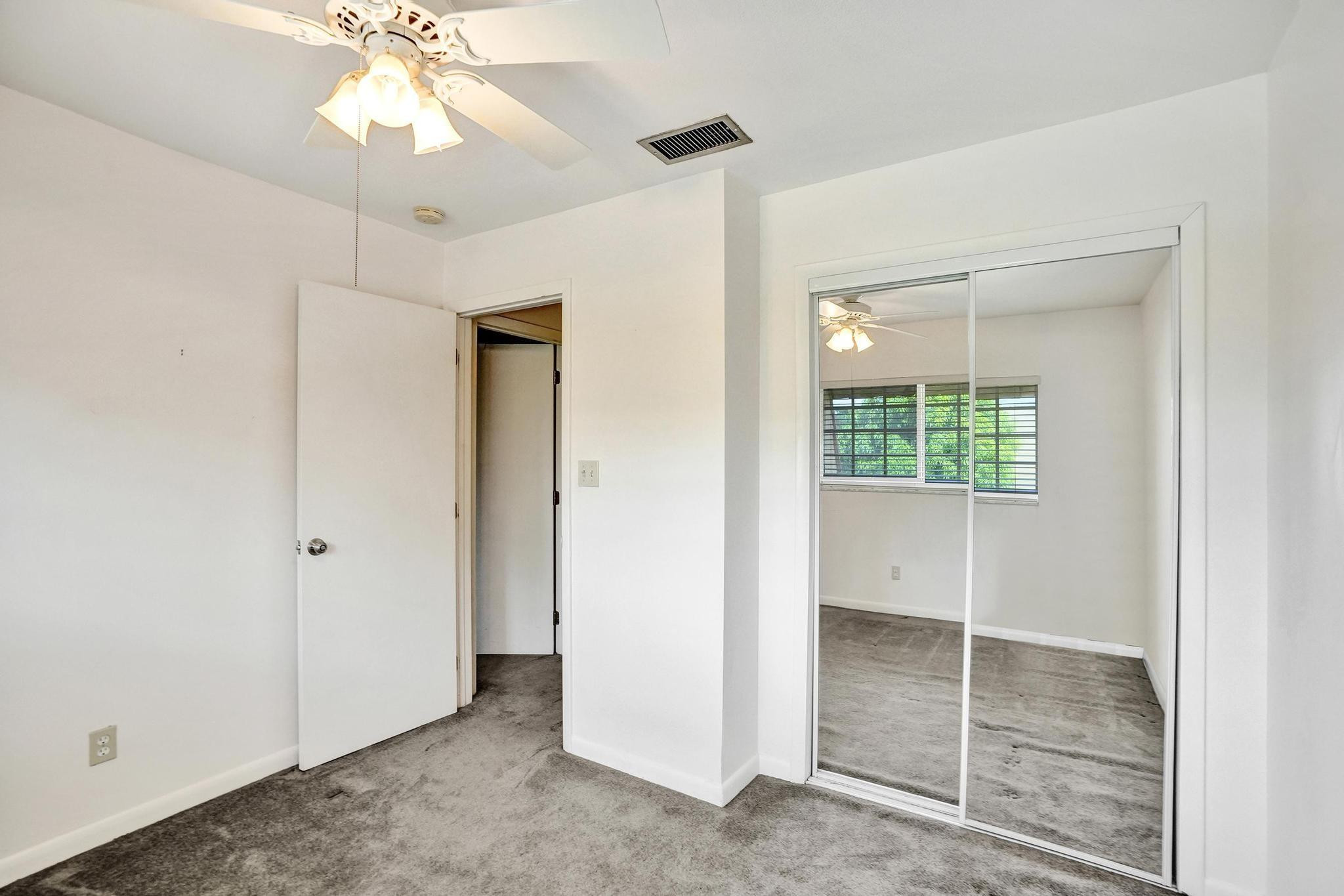 42 Canterbury Ln