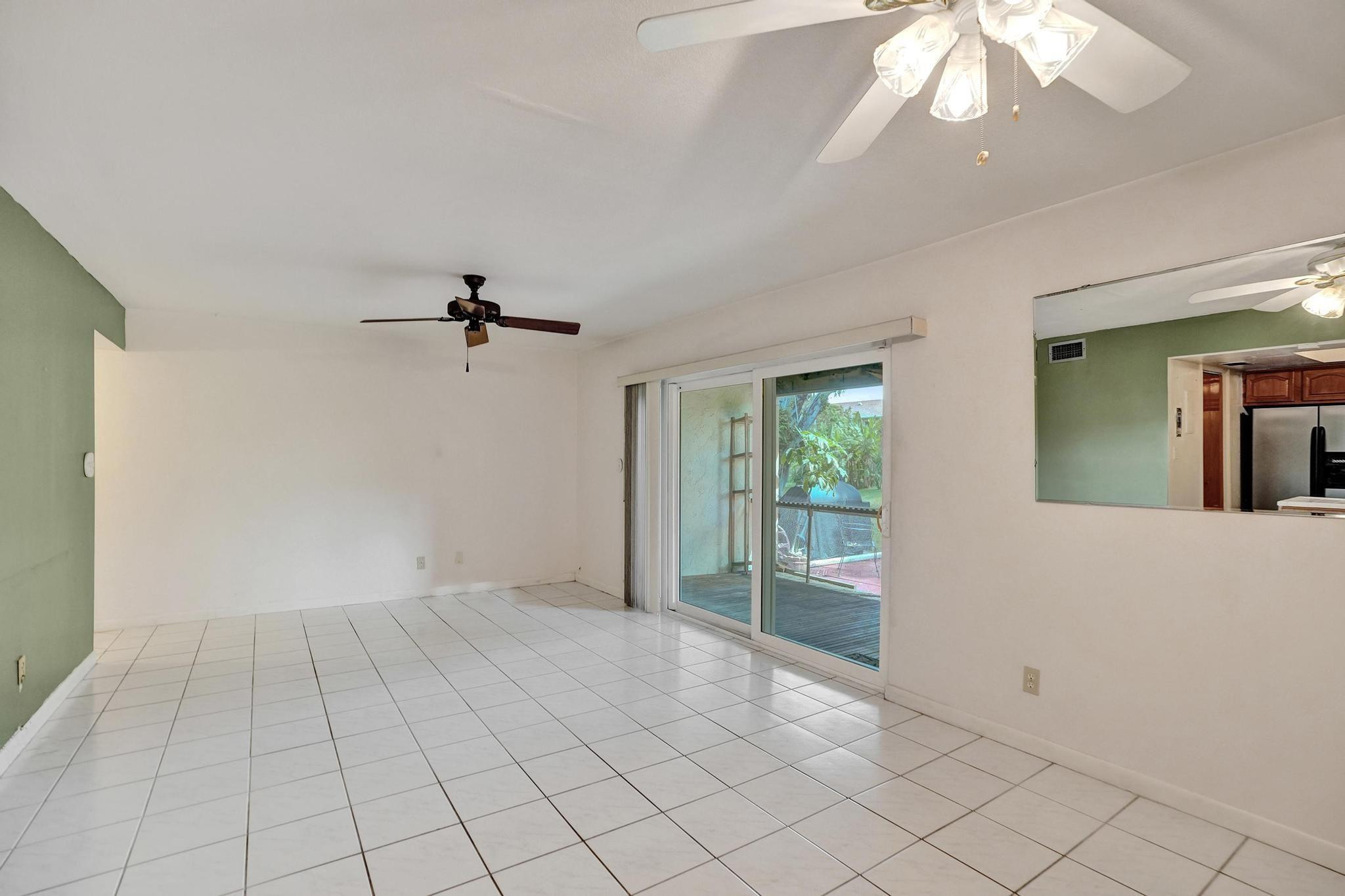 42 Canterbury Ln