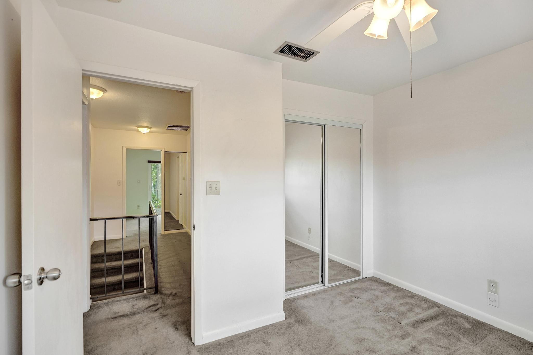 42 Canterbury Ln