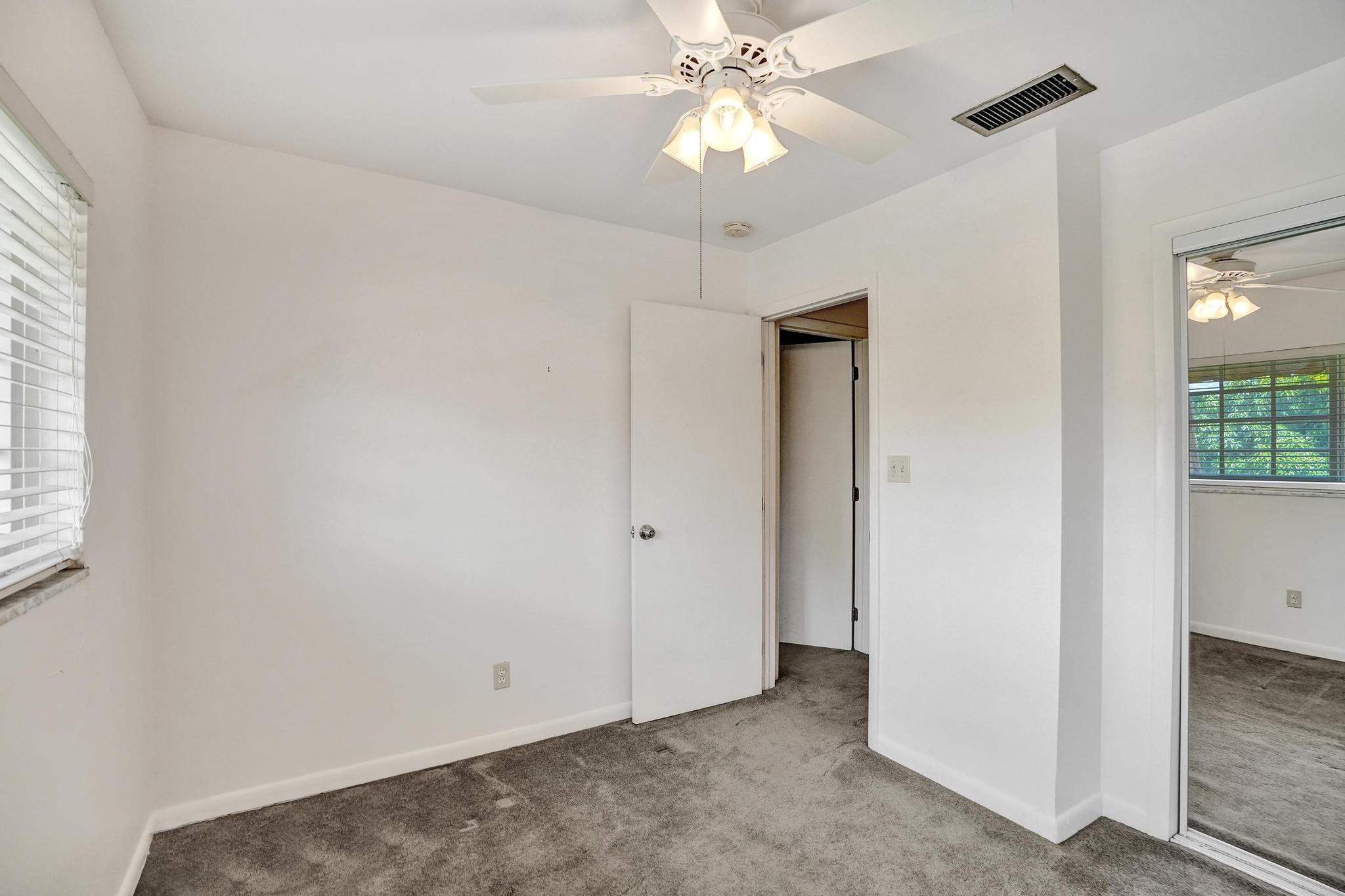42 Canterbury Ln