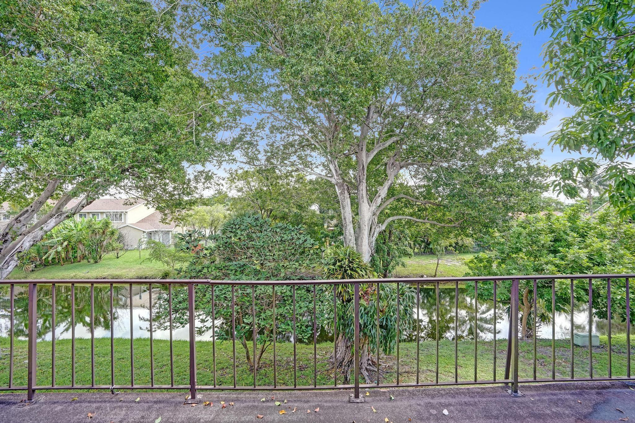 42 Canterbury Ln