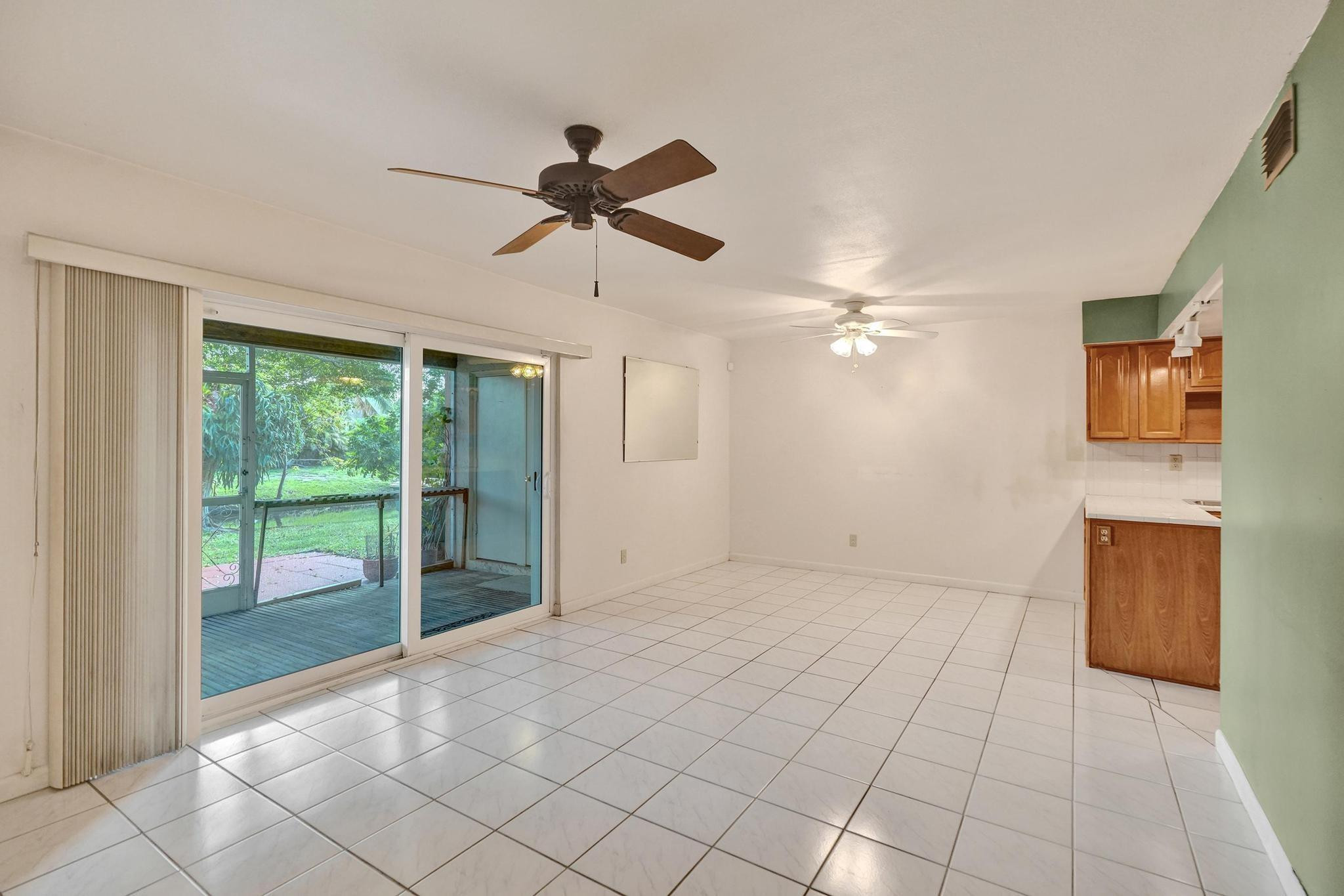 42 Canterbury Ln