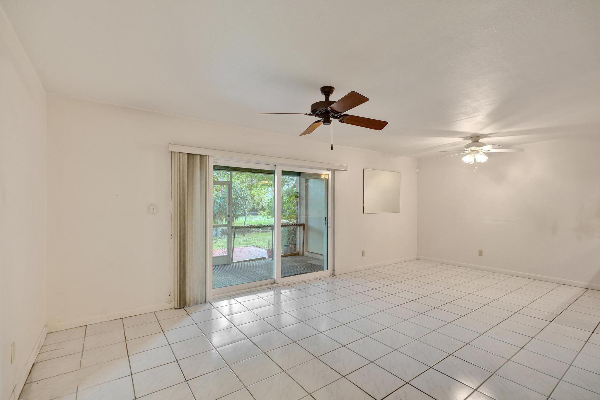 42 Canterbury Ln
