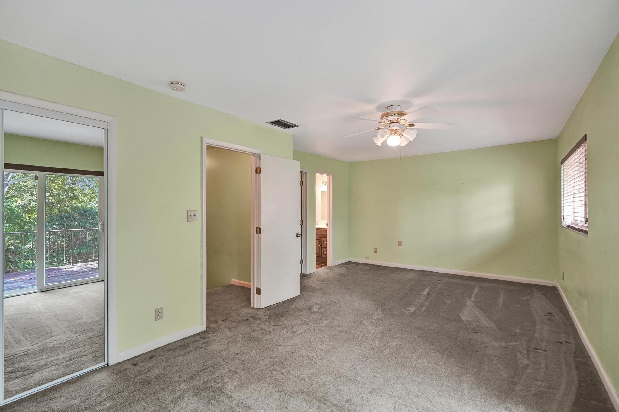 42 Canterbury Ln