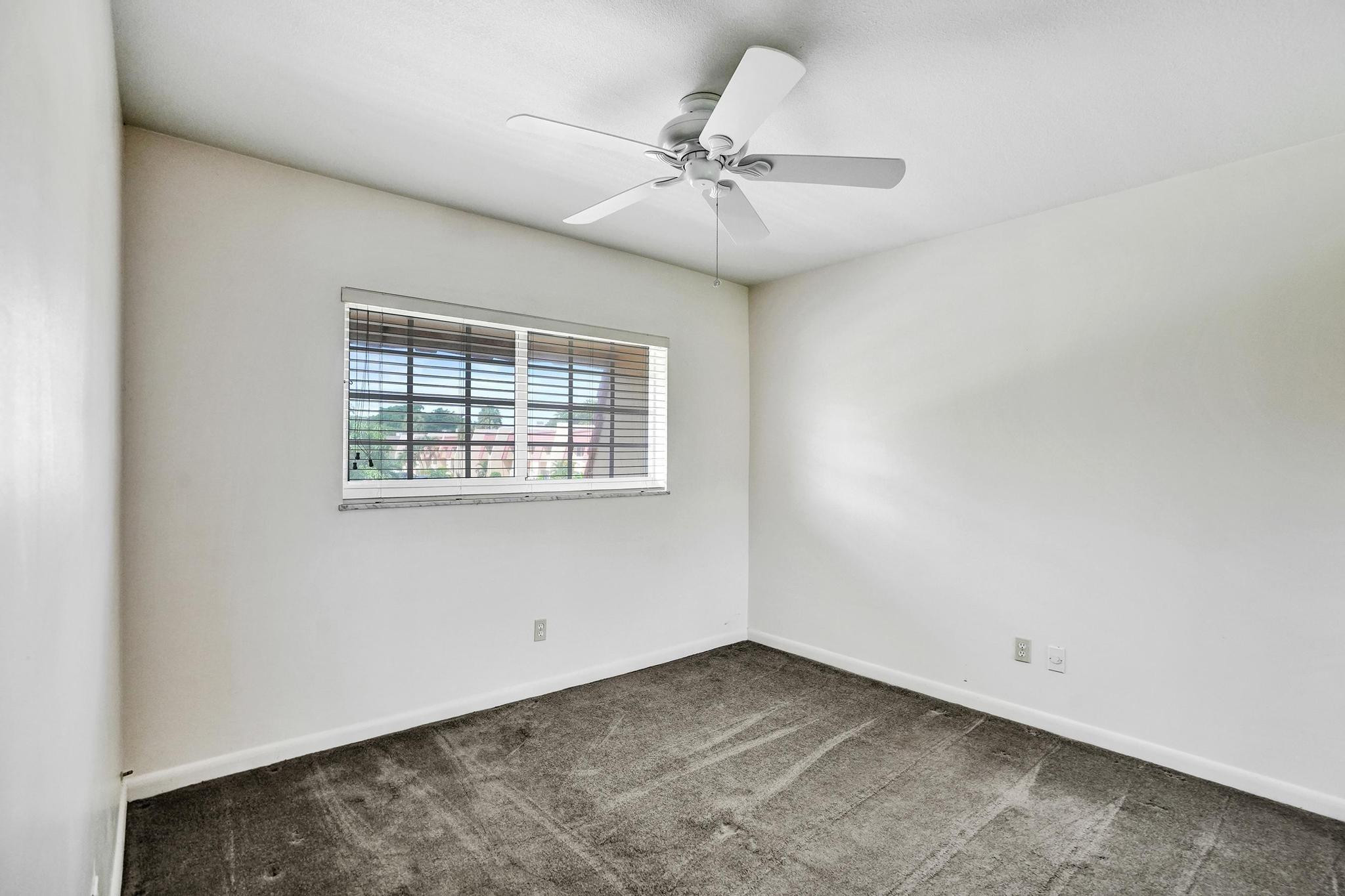 42 Canterbury Ln