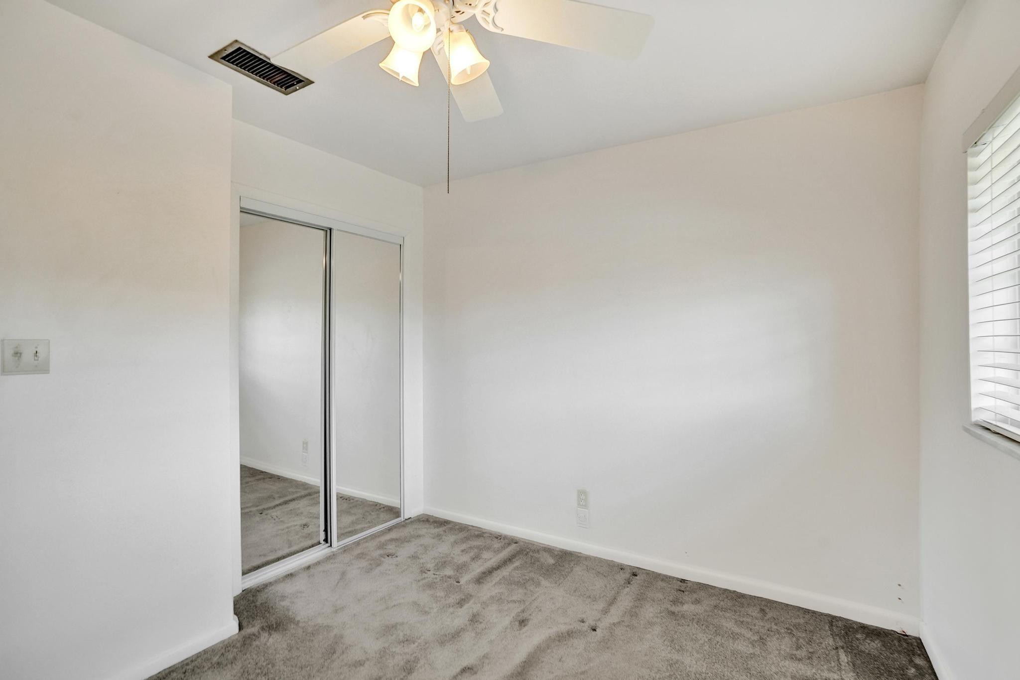 42 Canterbury Ln