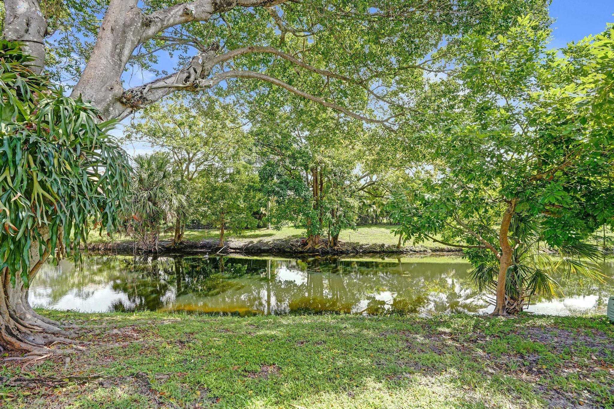 42 Canterbury Ln