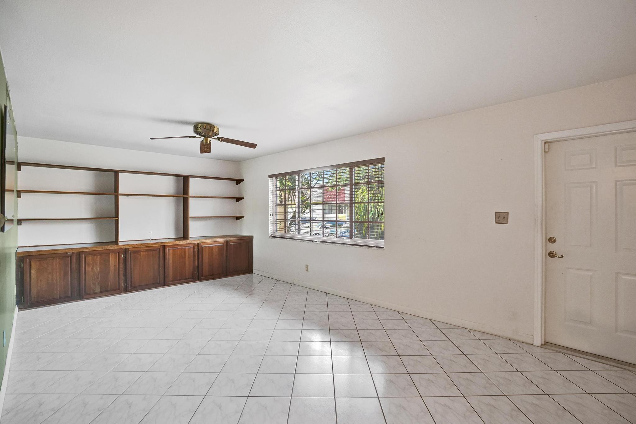 42 Canterbury Ln