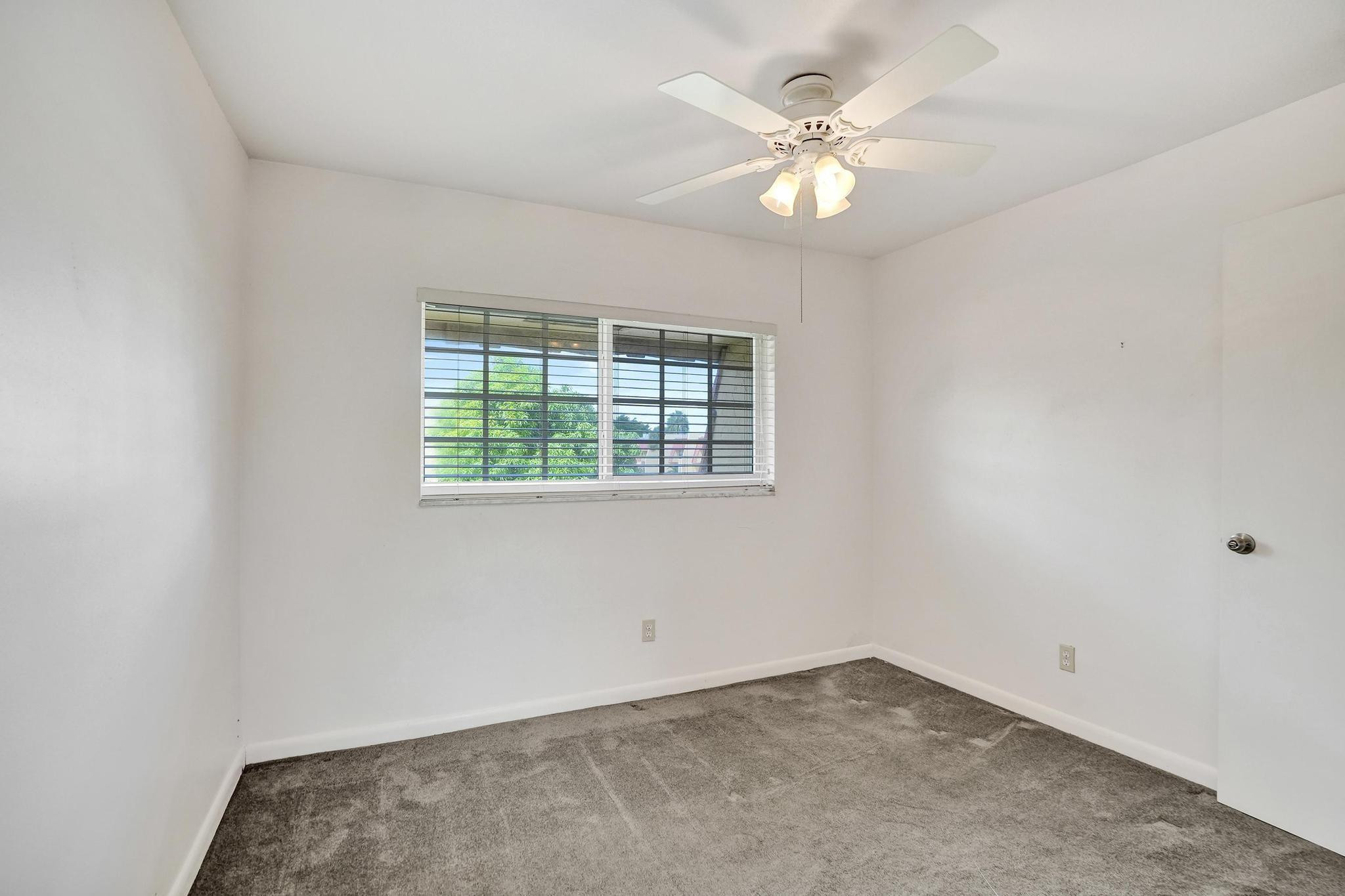 42 Canterbury Ln