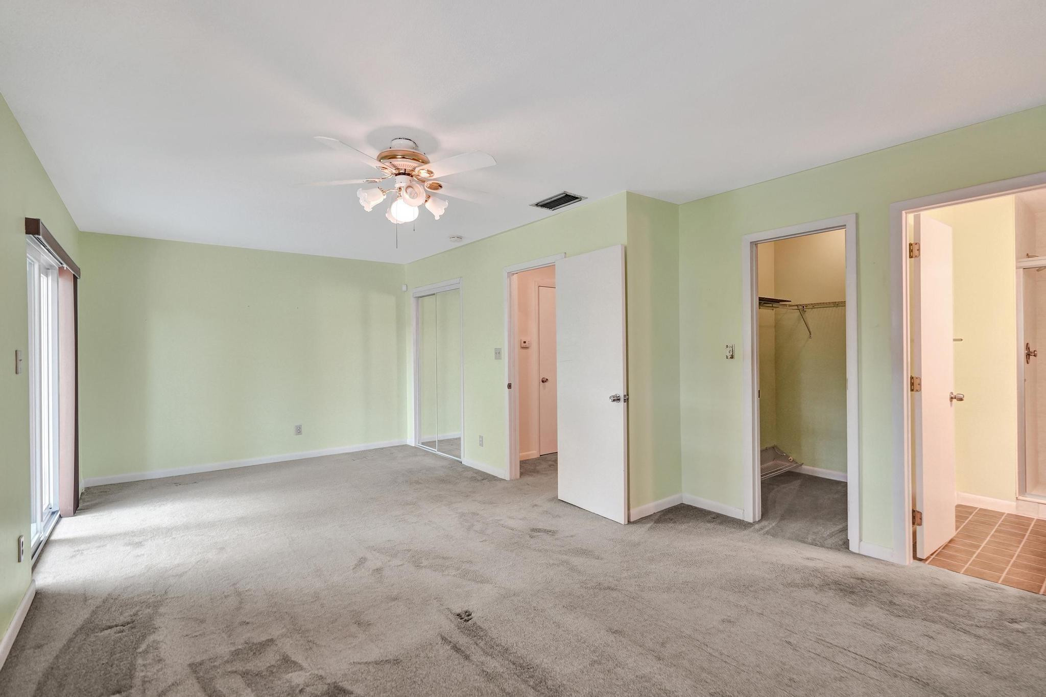 42 Canterbury Ln