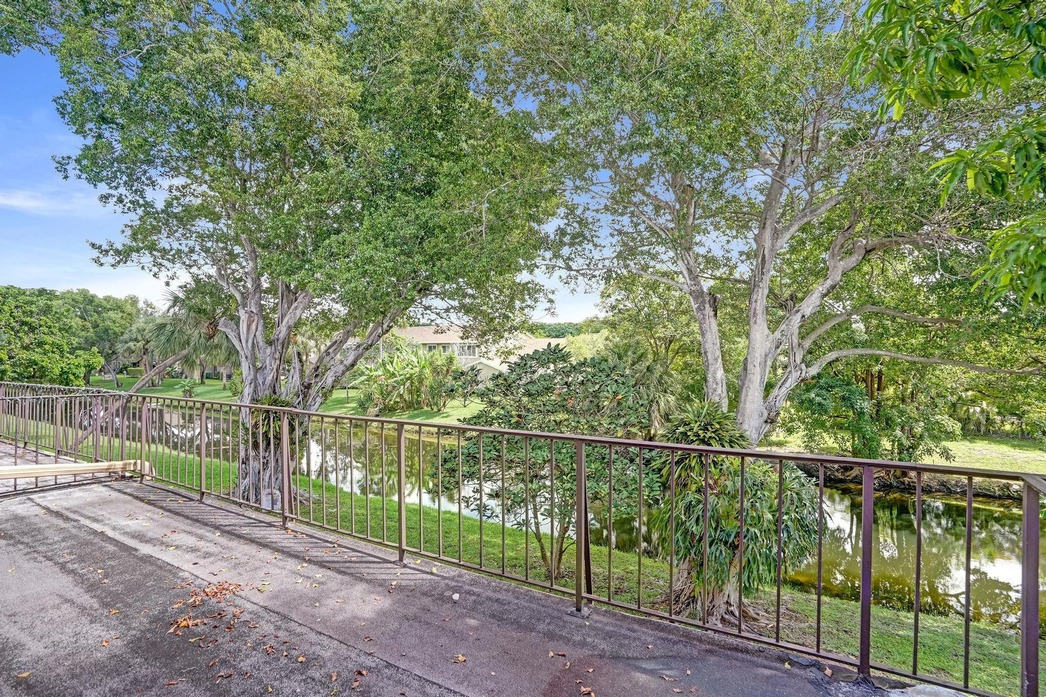 42 Canterbury Ln