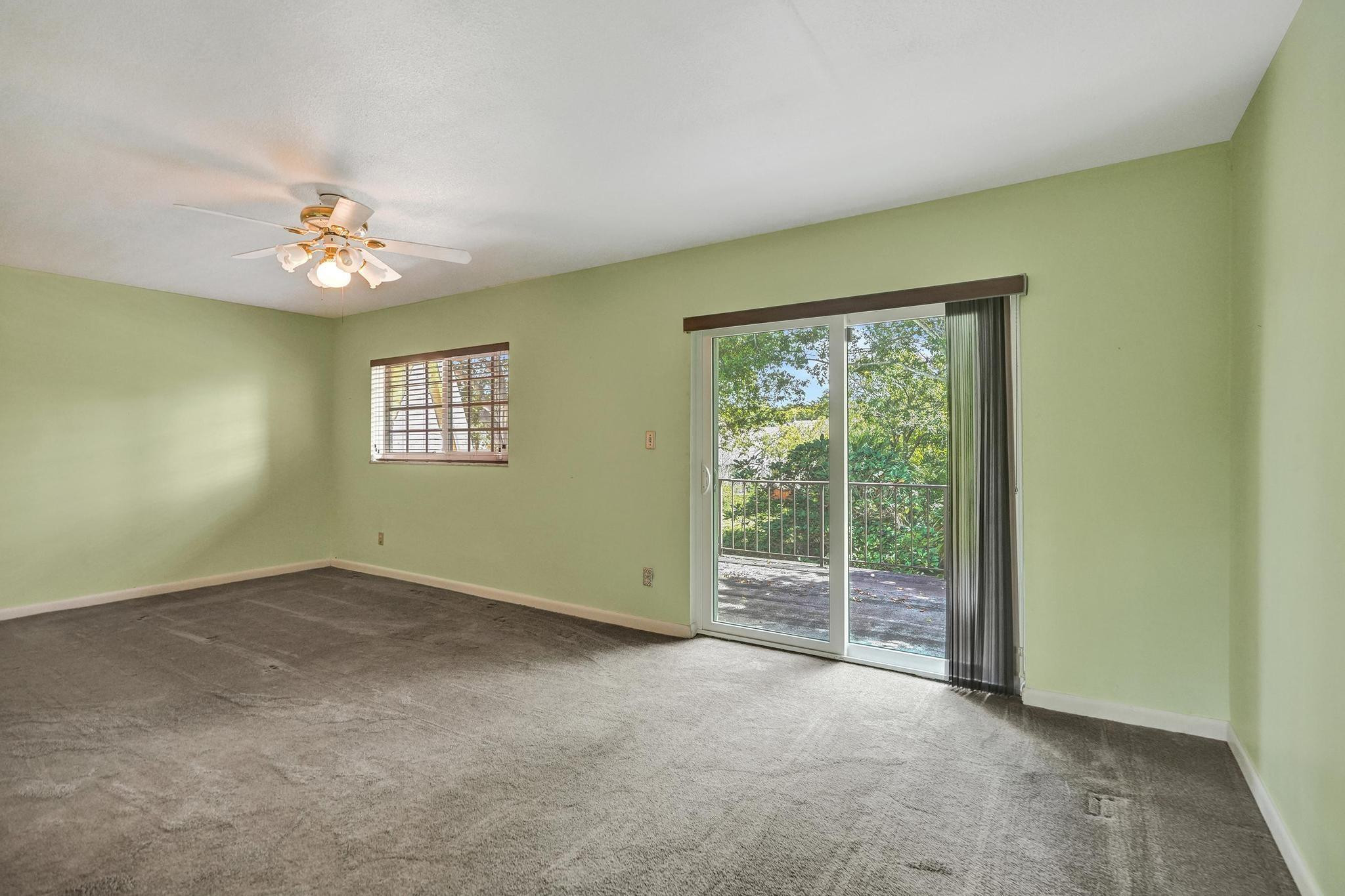 42 Canterbury Ln