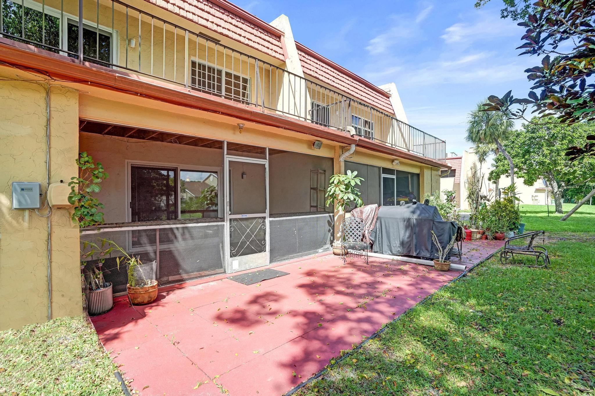 42 Canterbury Ln