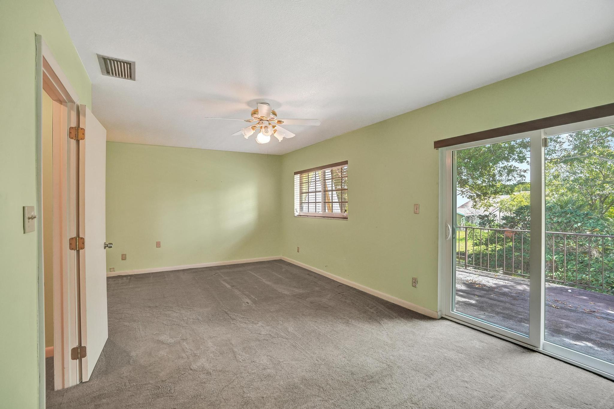 42 Canterbury Ln
