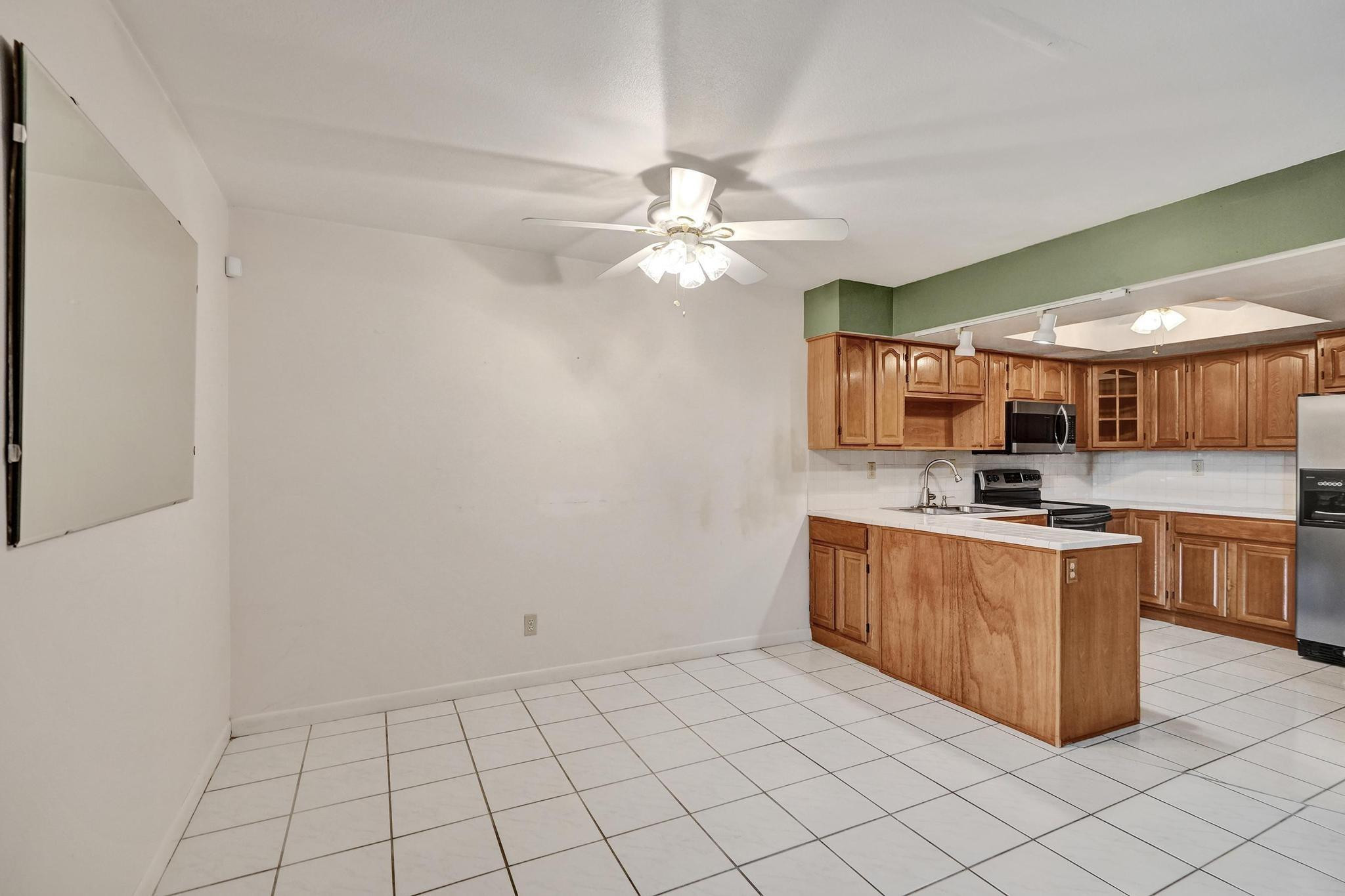 42 Canterbury Ln