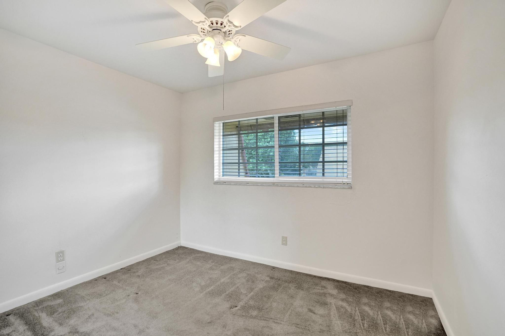 42 Canterbury Ln