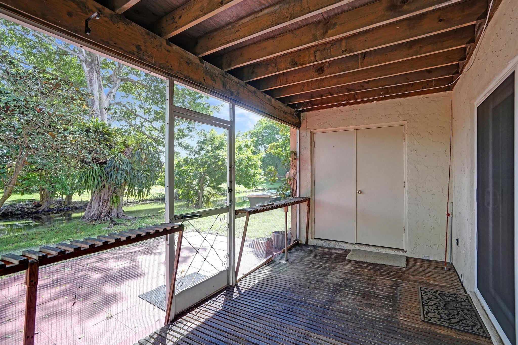 42 Canterbury Ln