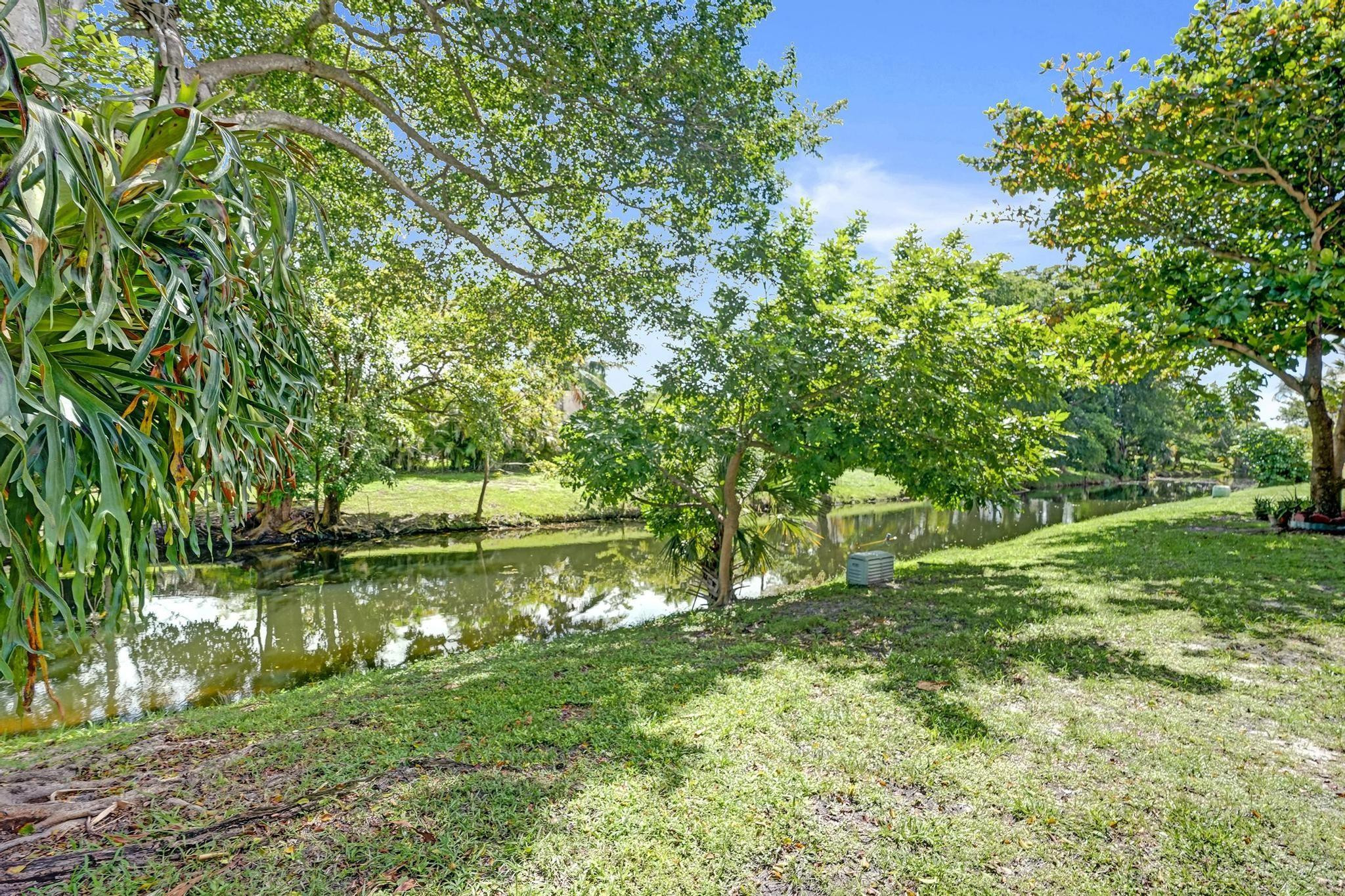 42 Canterbury Ln