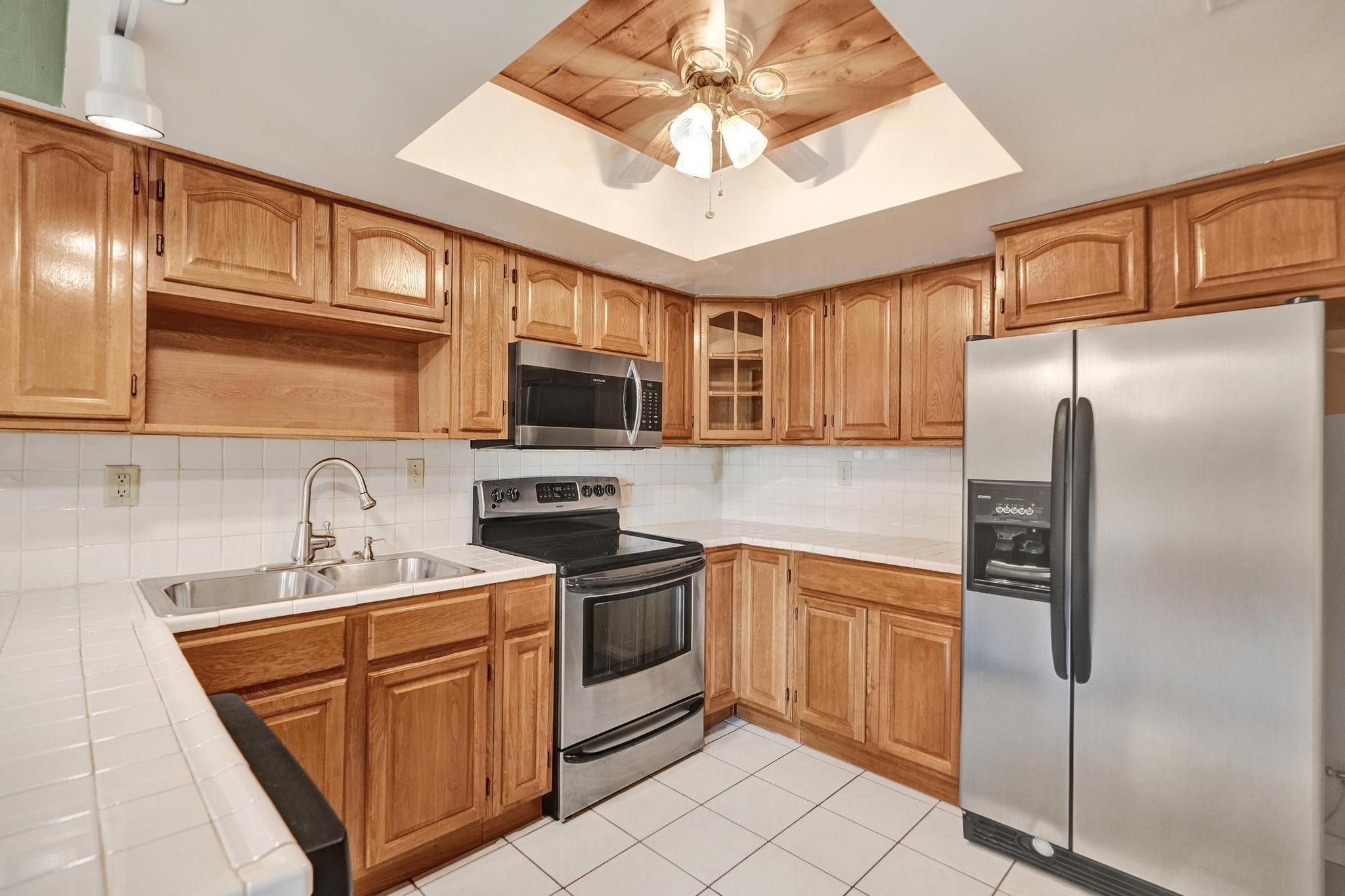 42 Canterbury Ln