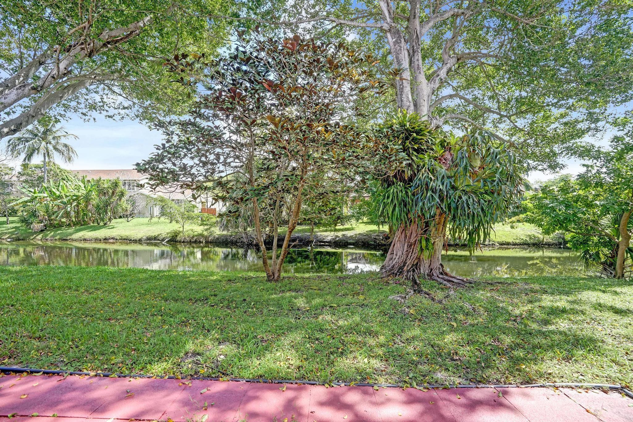 42 Canterbury Ln