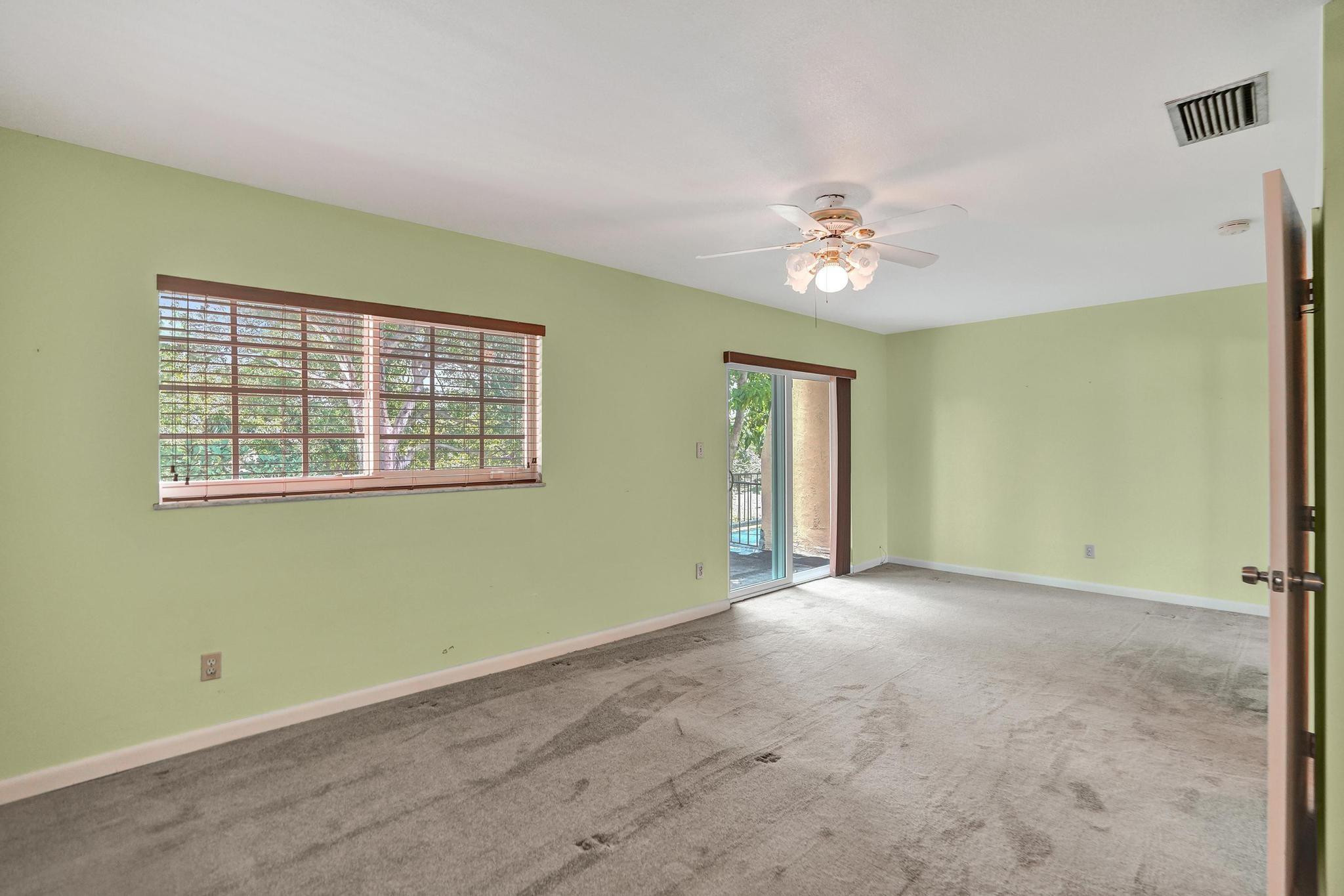 42 Canterbury Ln