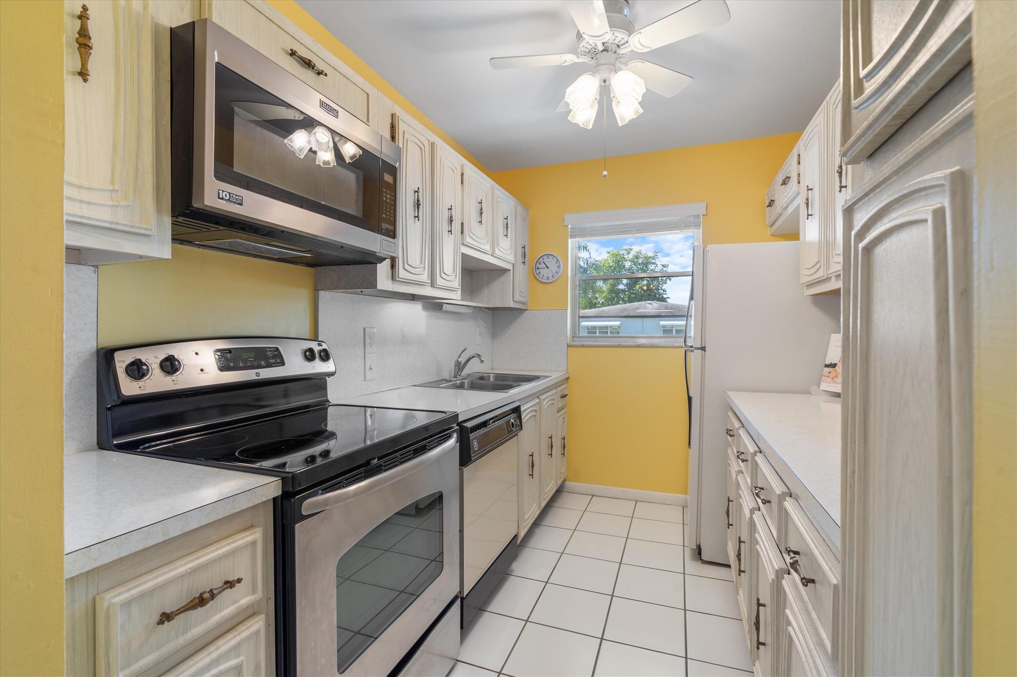 727 High Point Boulevard N D