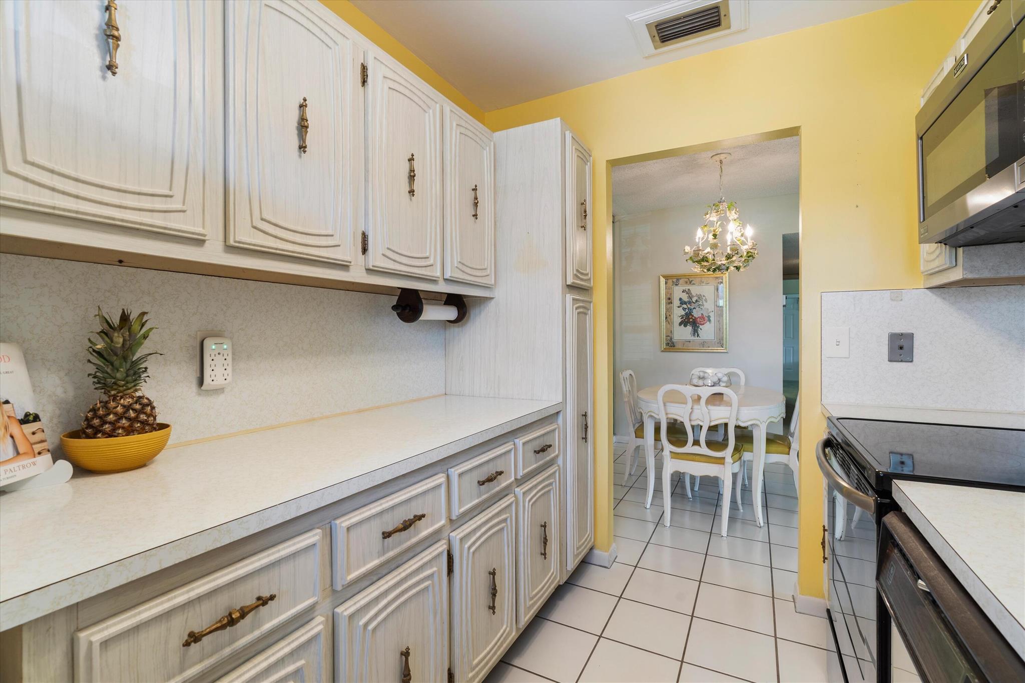 727 High Point Boulevard N D