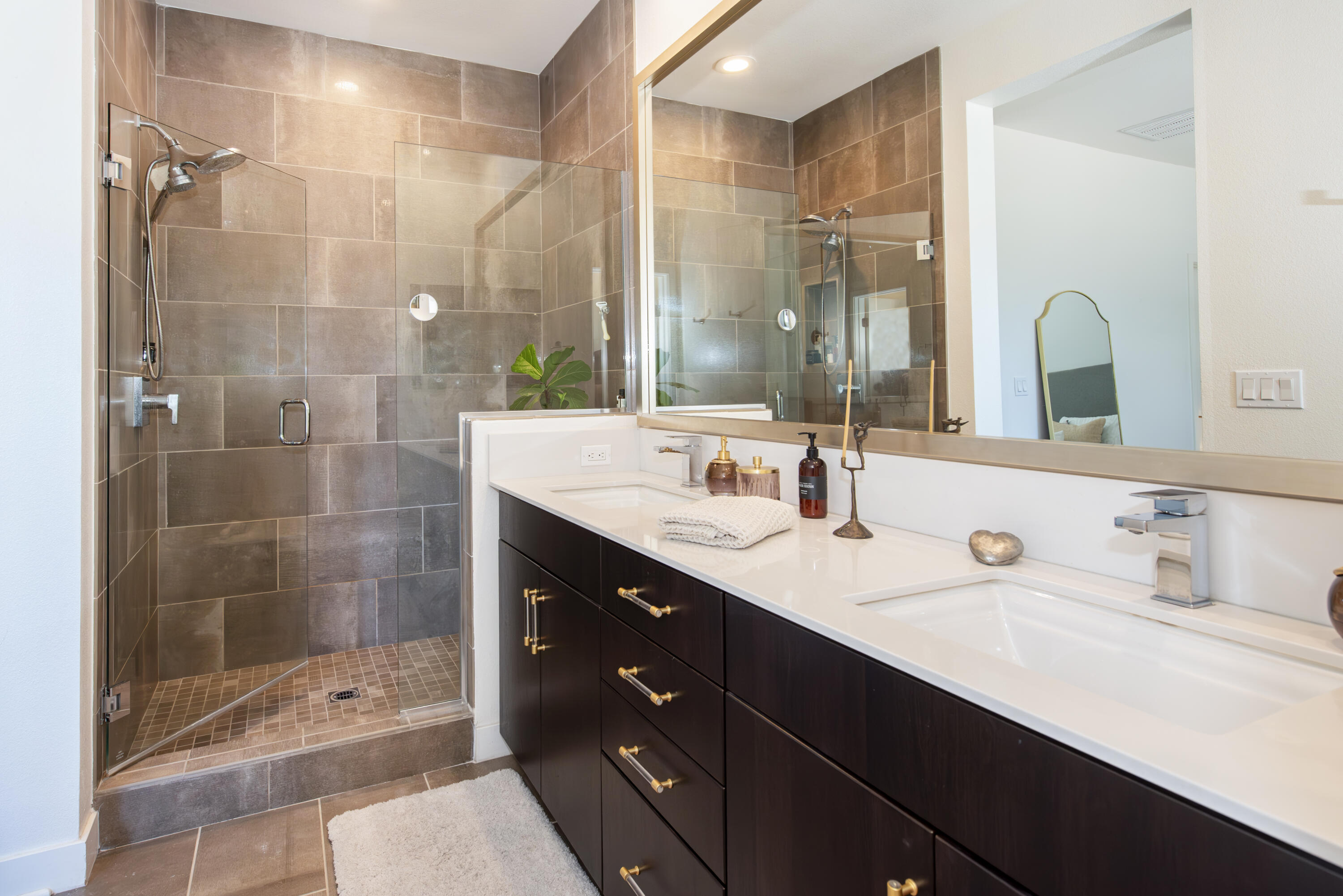 5687 Ekwill Street 105