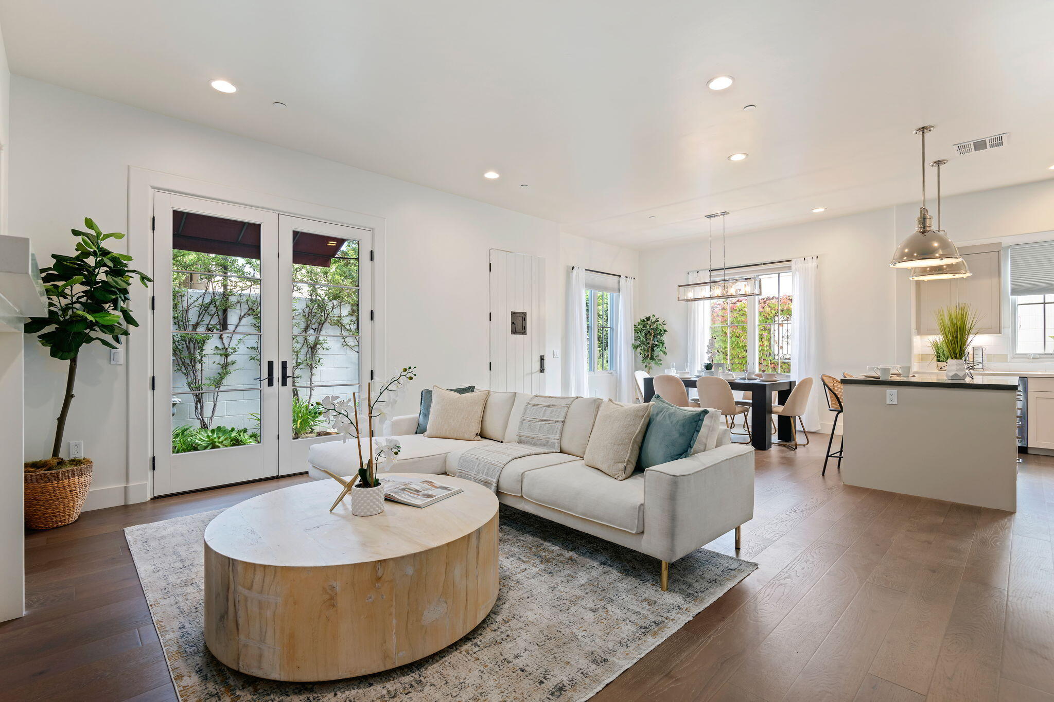 3728 State Street, 136