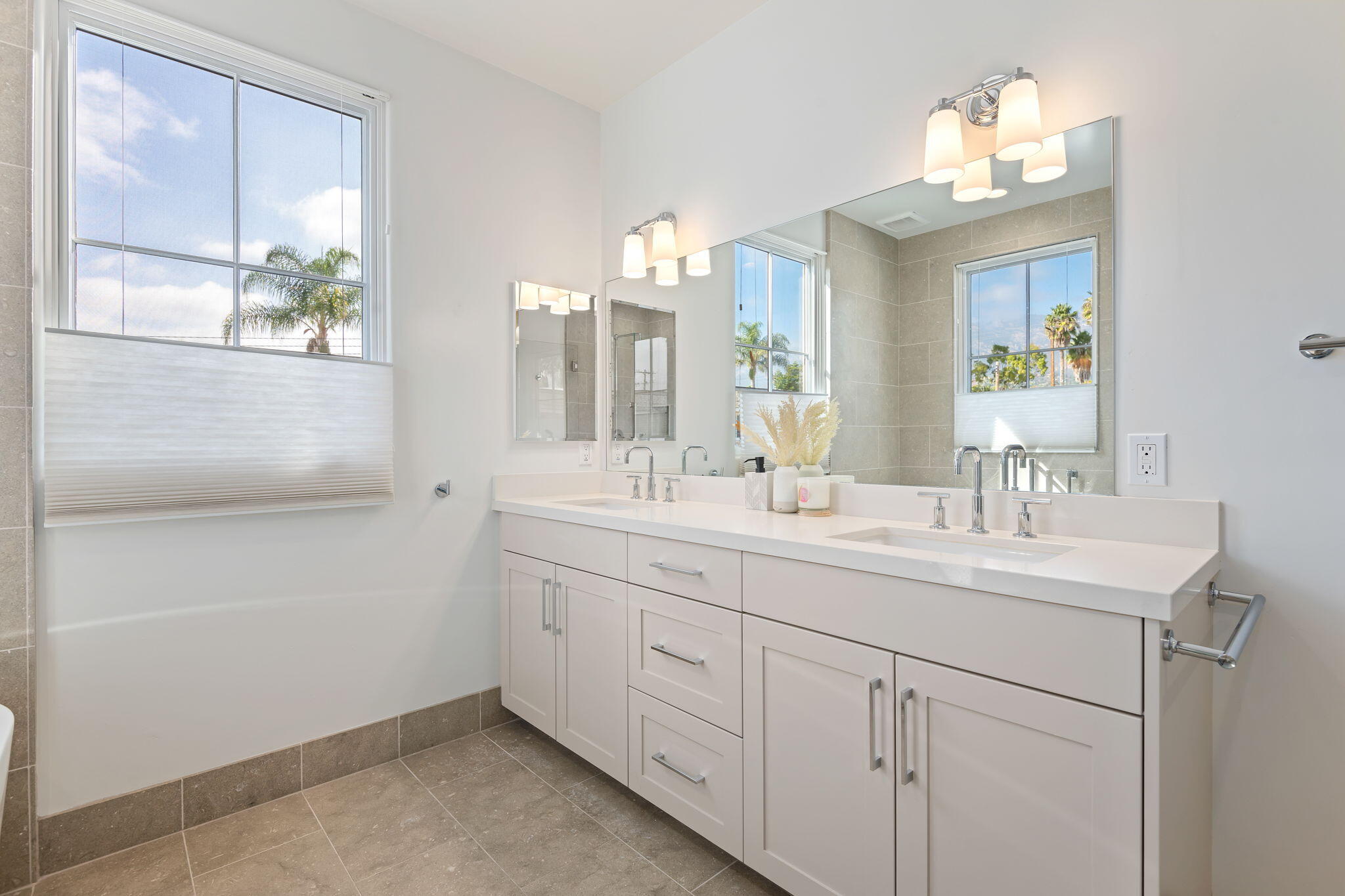 3728 State Street, 136