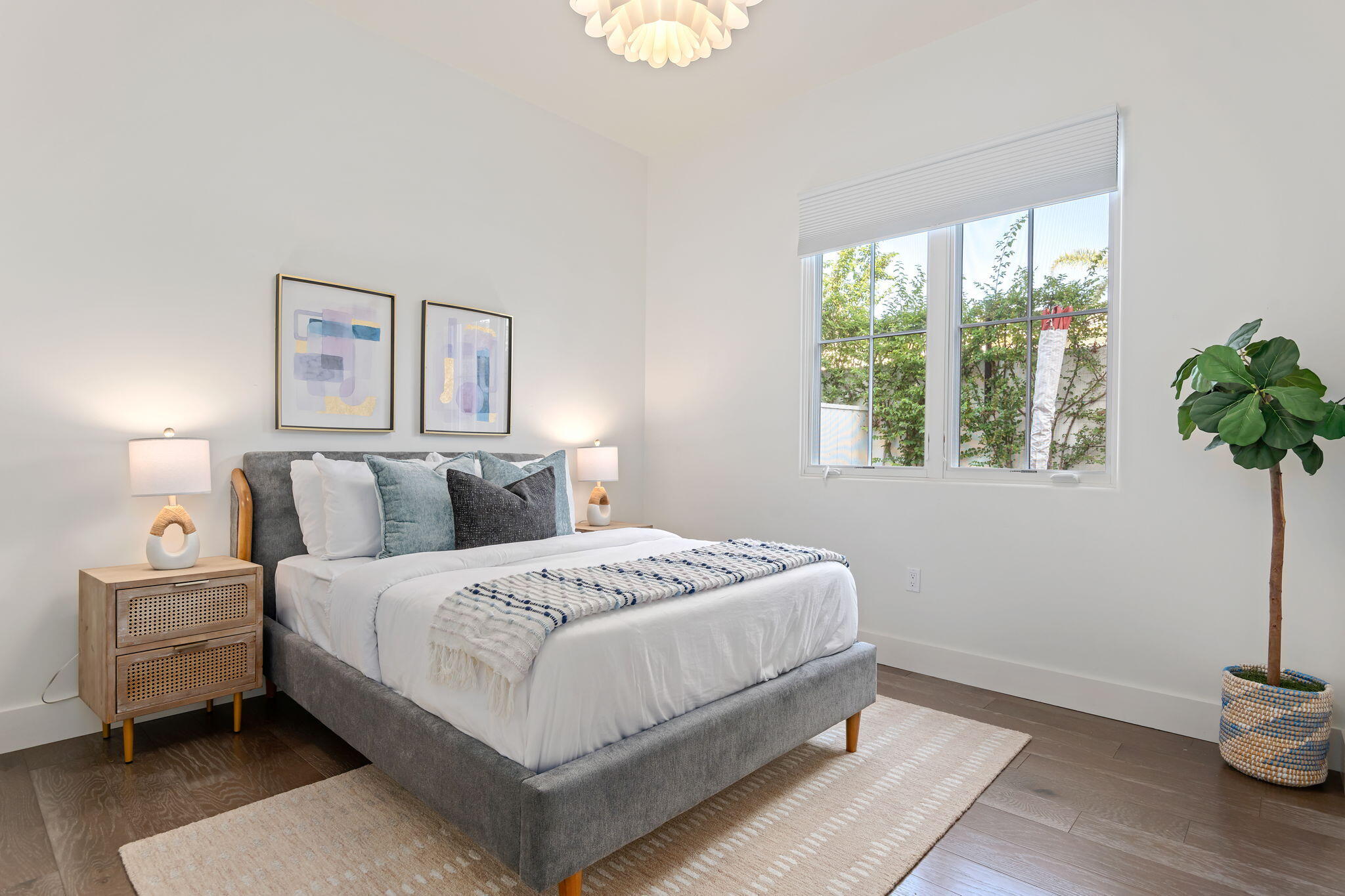 3728 State Street, 136