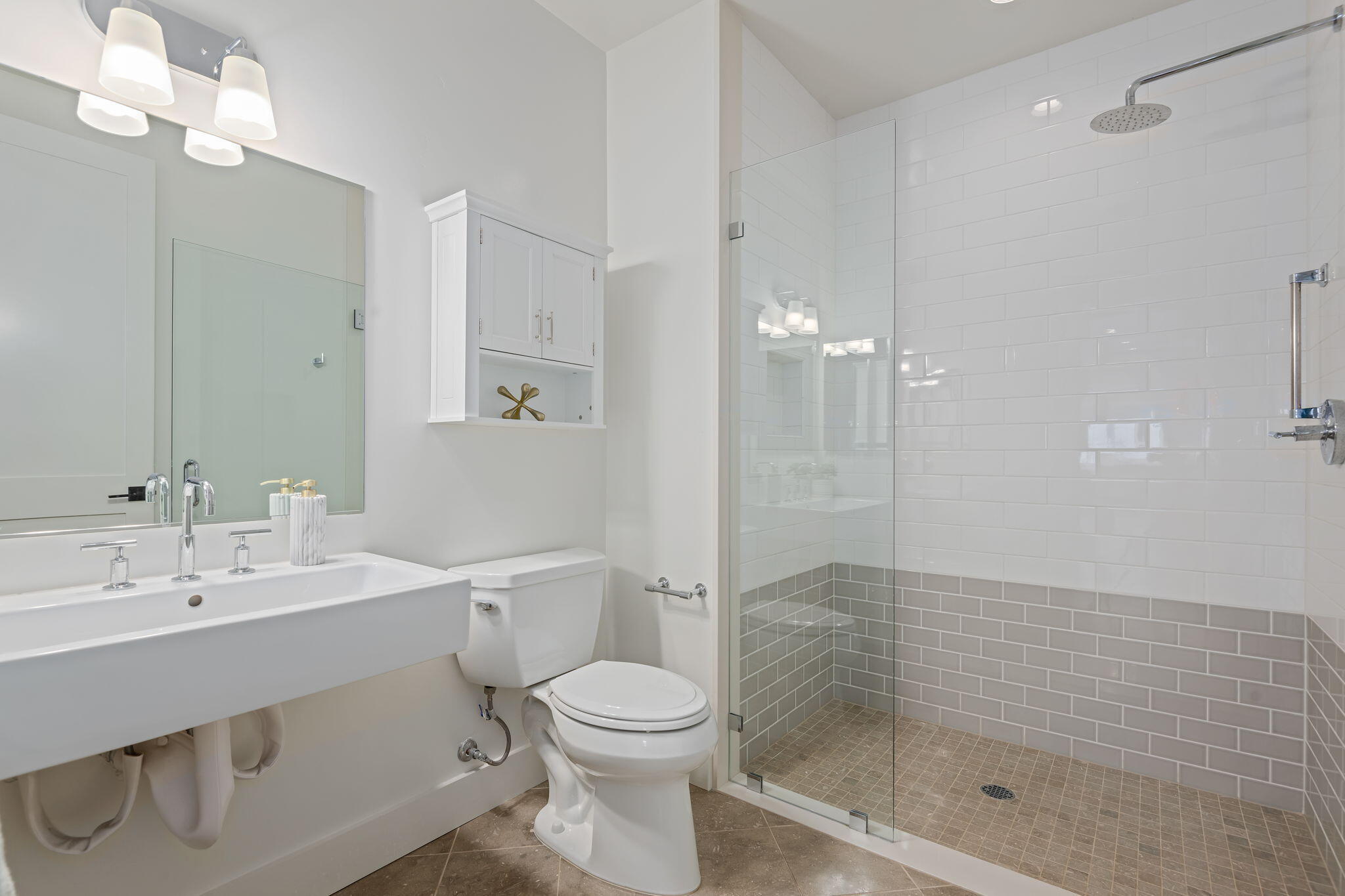 3728 State Street, 136