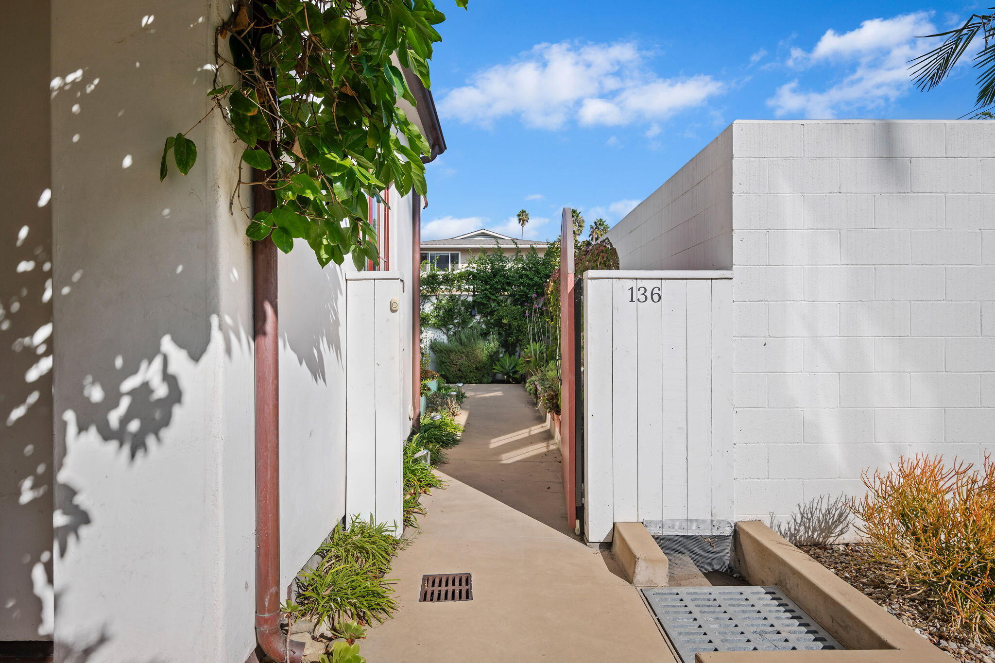 3728 State Street, 136