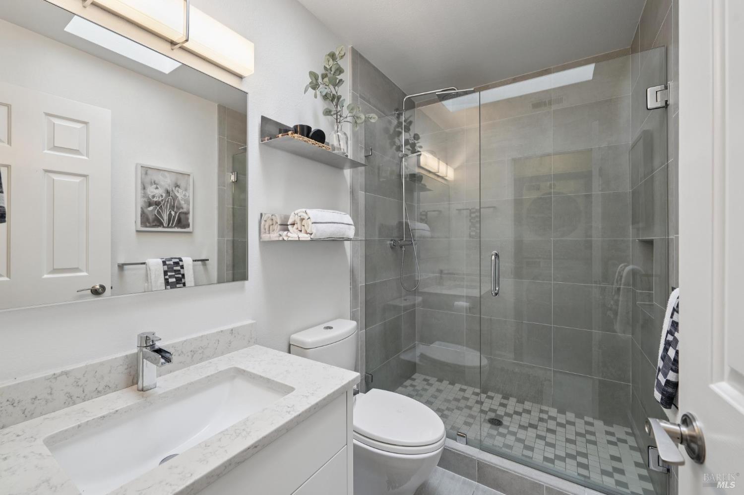 920 W 5th Street W Unit: #R