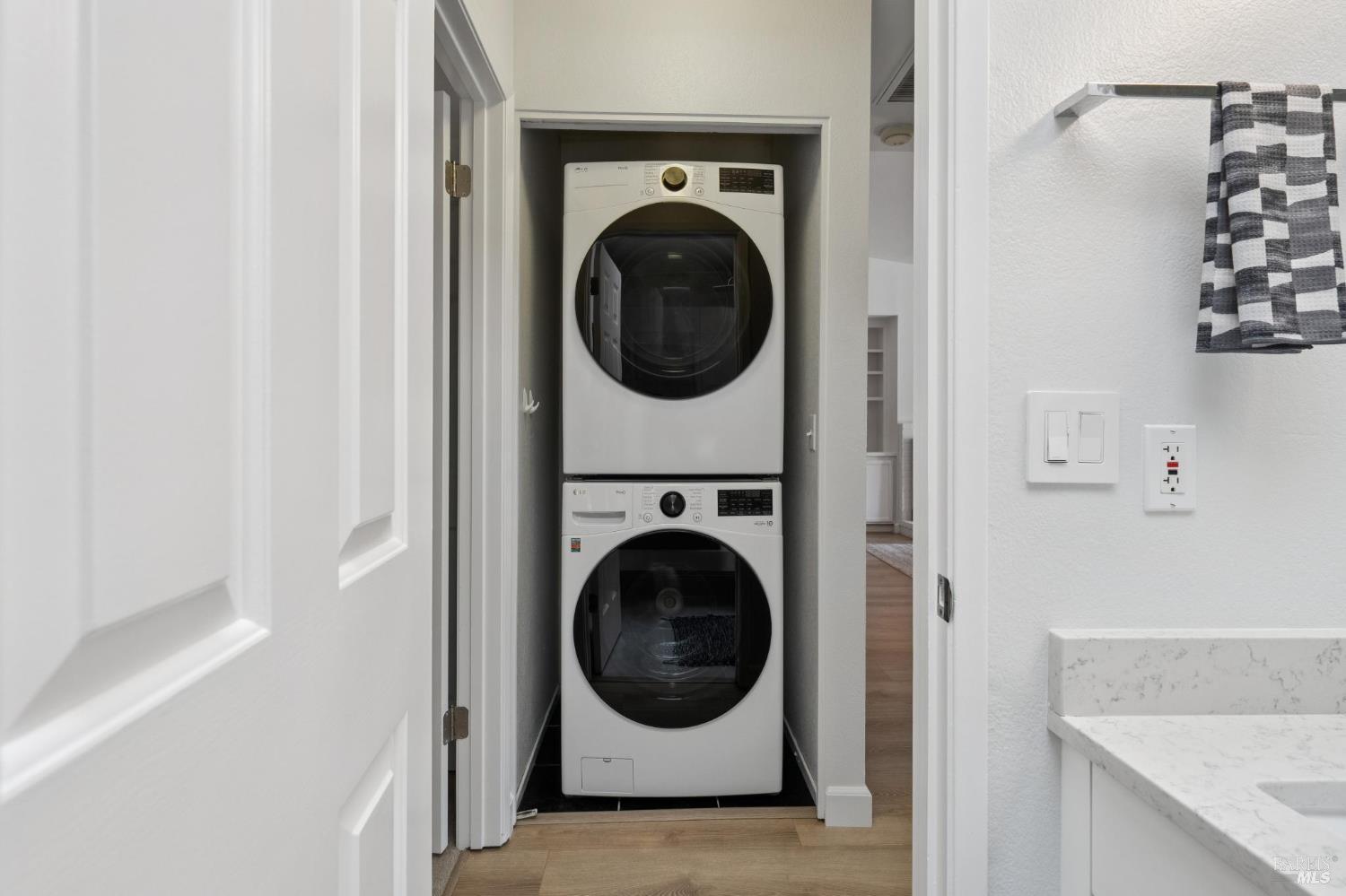 920 W 5th Street W Unit: #R