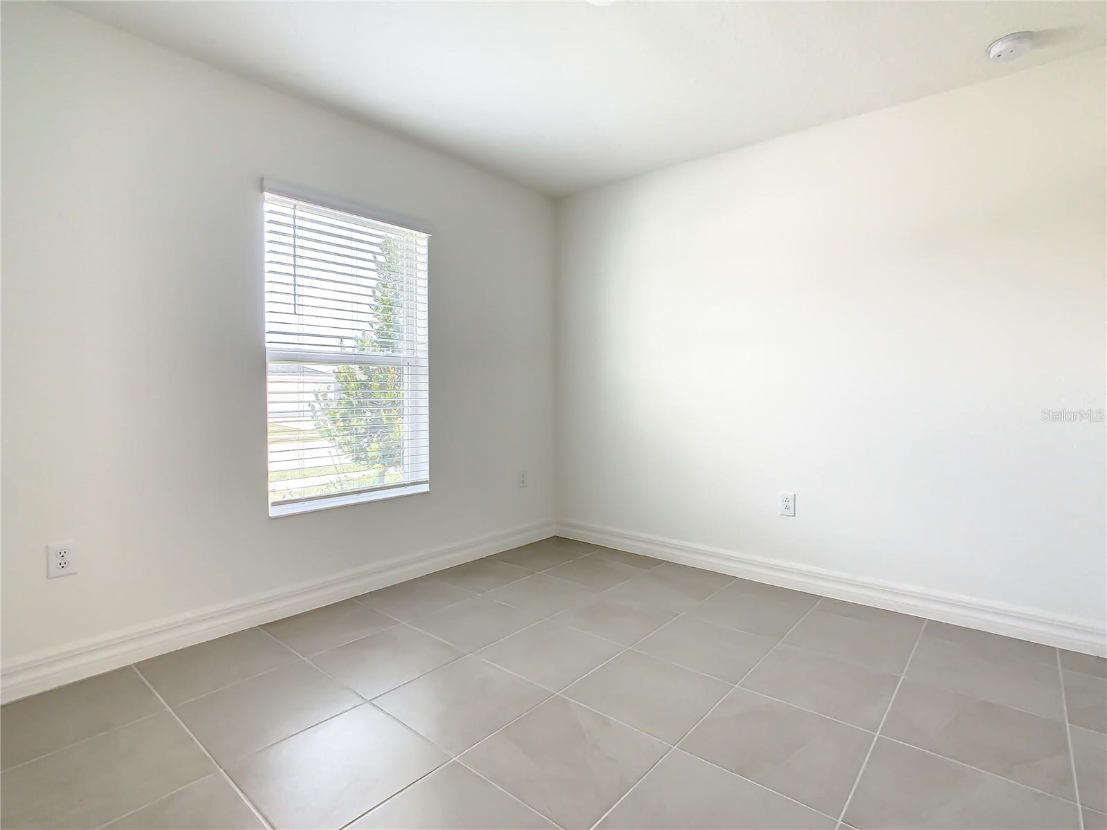 211 SUMMERLIN LOOP