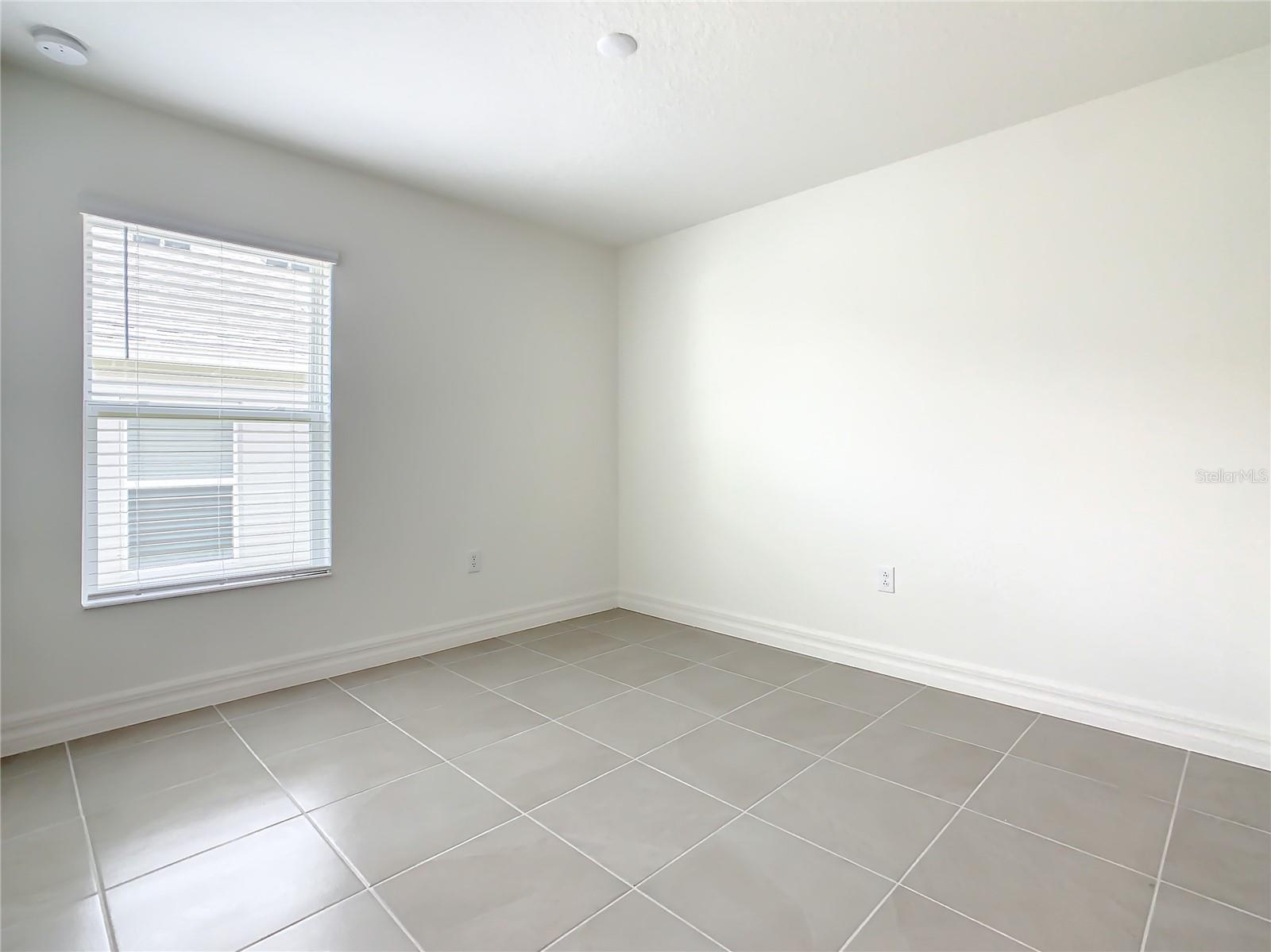211 SUMMERLIN LOOP