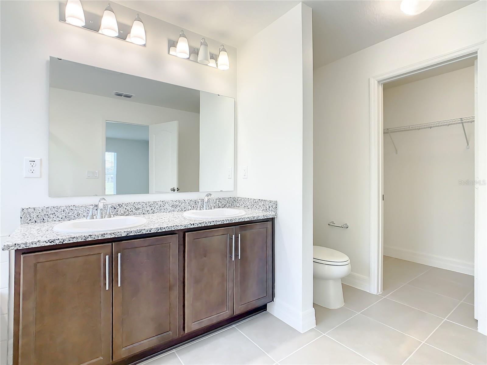 211 SUMMERLIN LOOP