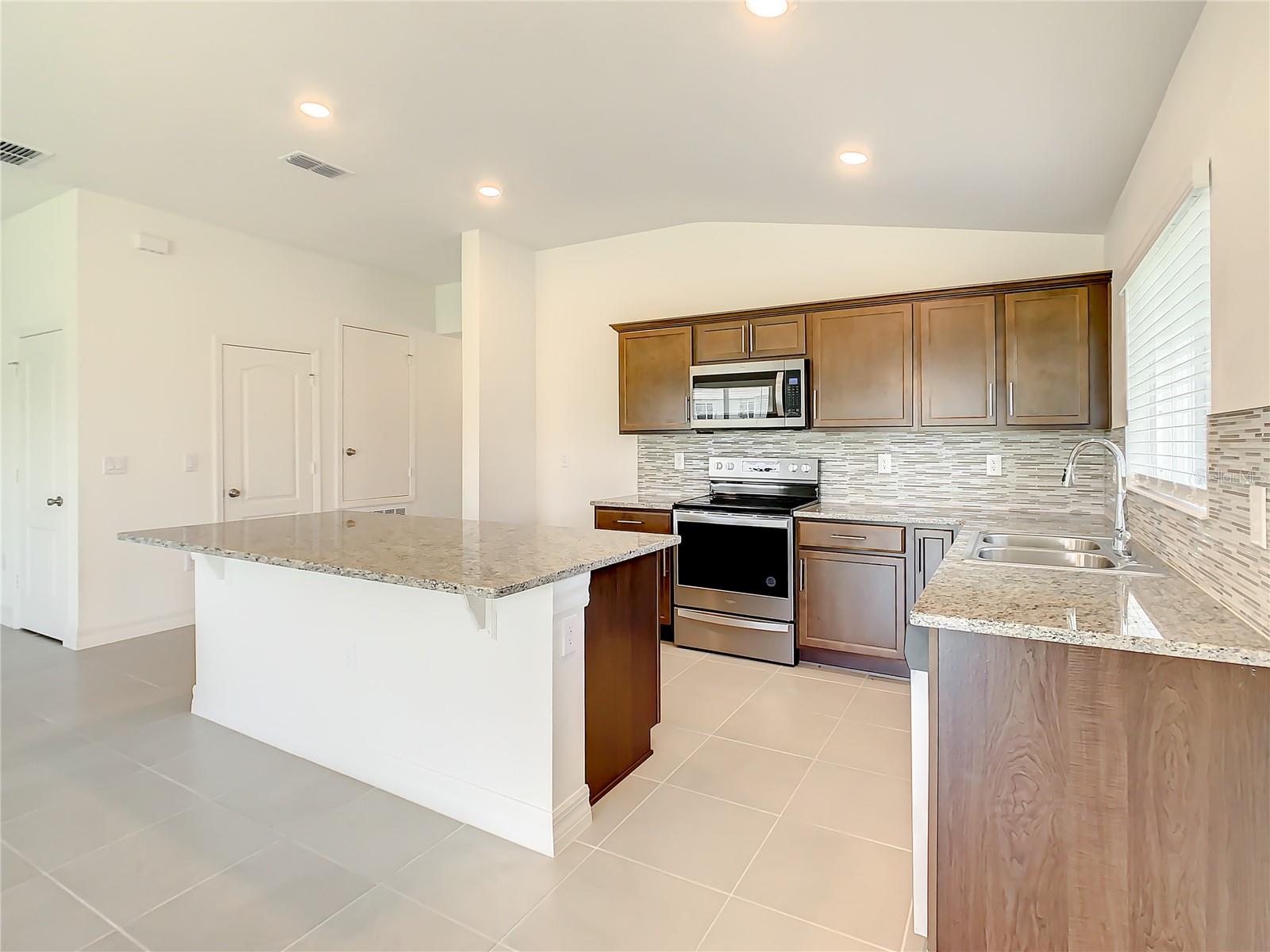 211 SUMMERLIN LOOP