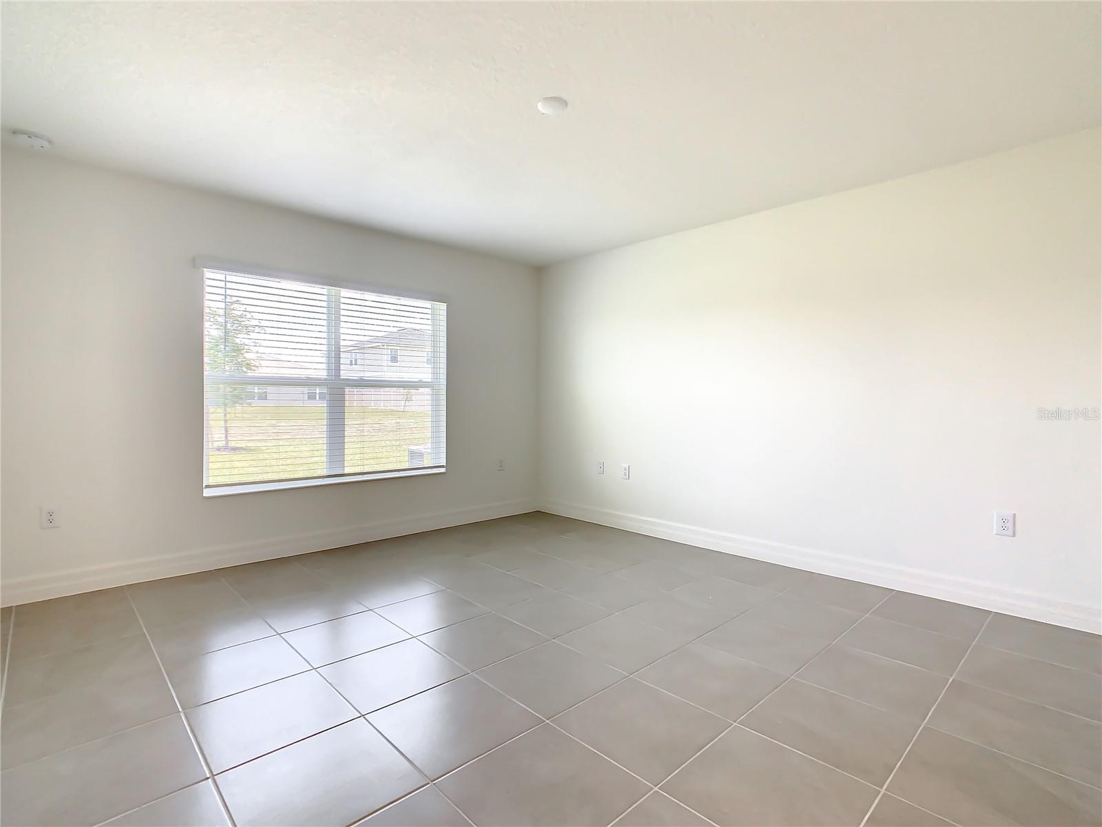 211 SUMMERLIN LOOP